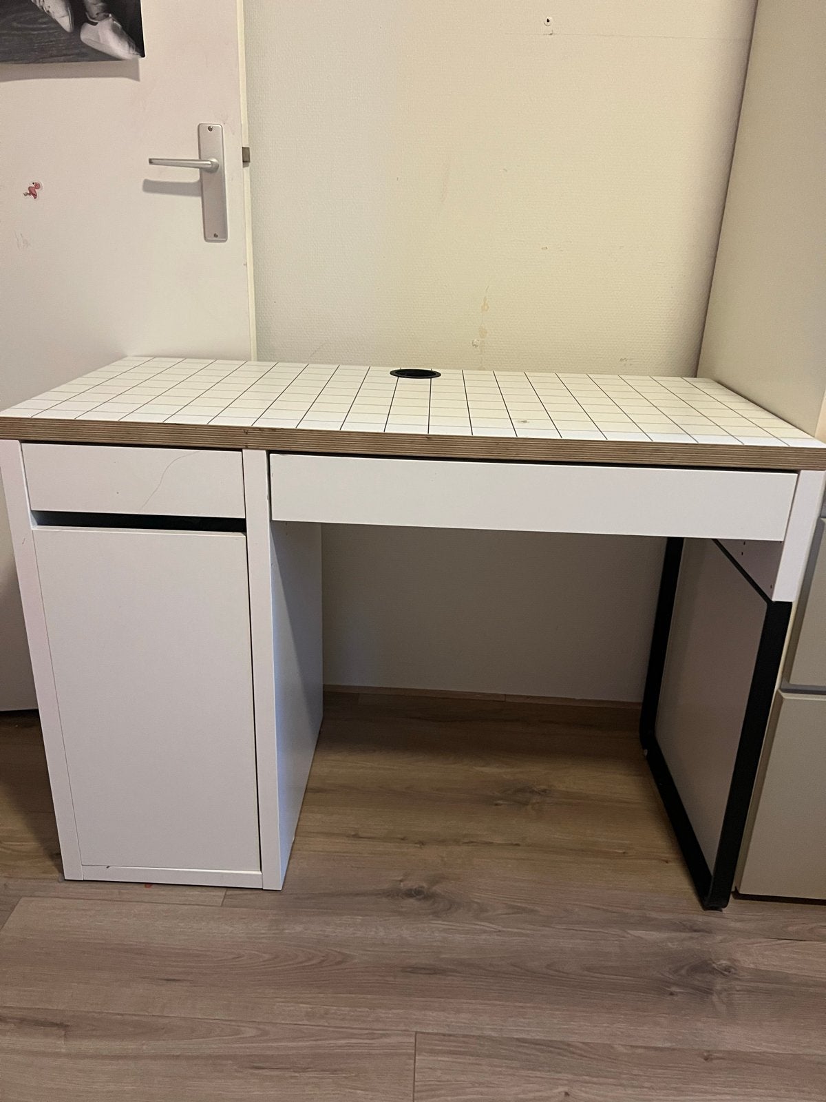 Ikea Micke bureau, Ophalen, Met lades, Spaanplaat of MDF, Zo goed als nieuw