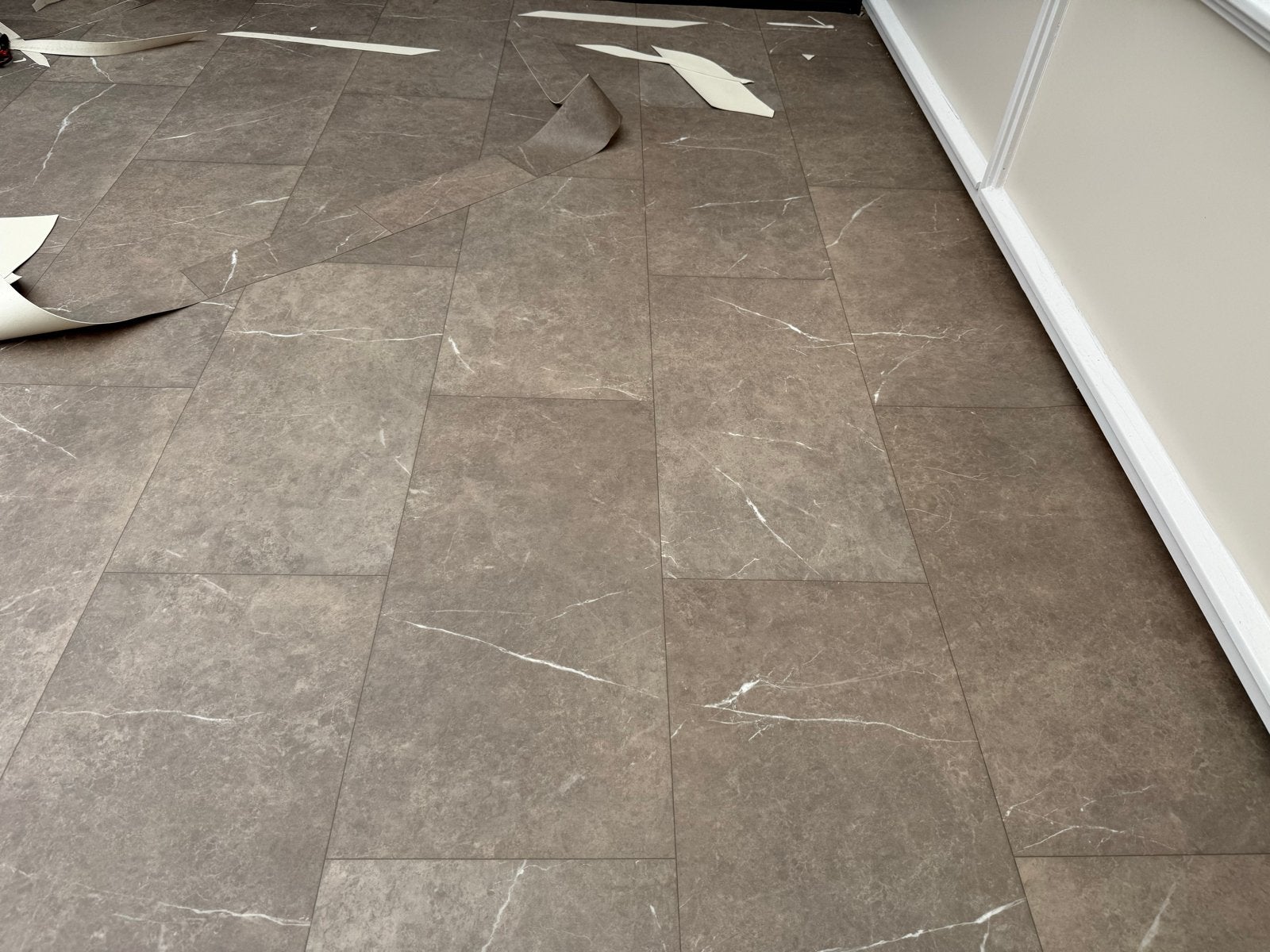 Opruiming: Nieuw vinyl marmer plavuizen 5,20x4m, Ophalen, Nieuw, 25 tot 50 m², Grijs