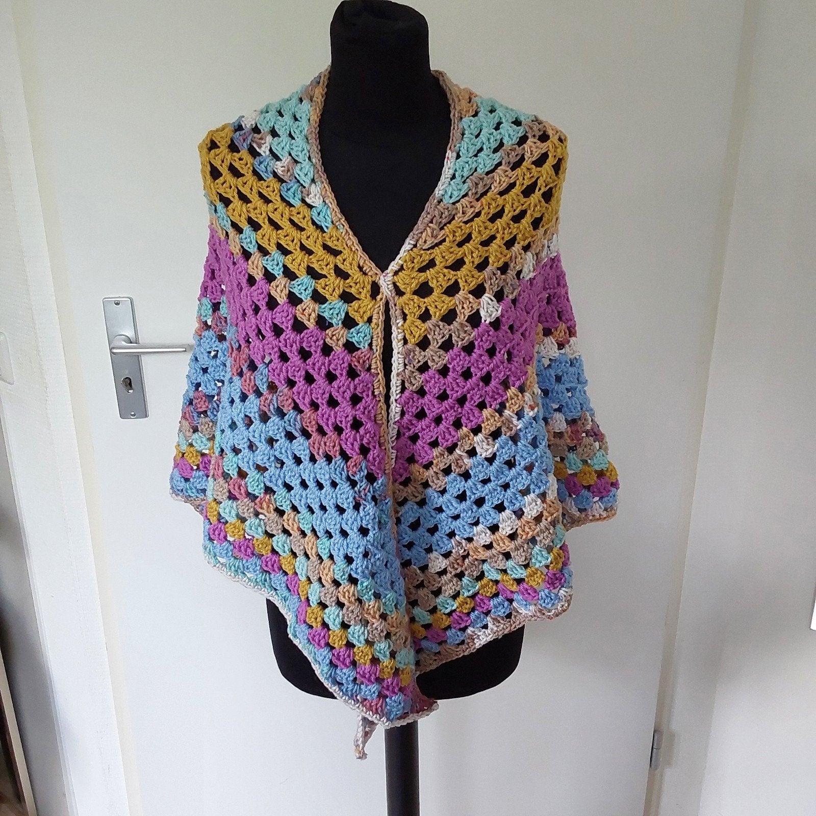 Nieuw!!!!
Prachtige, handgehaakte omslagdoek., Ophalen of Verzenden, Nieuw, Maat 46/48 (XL) of groter