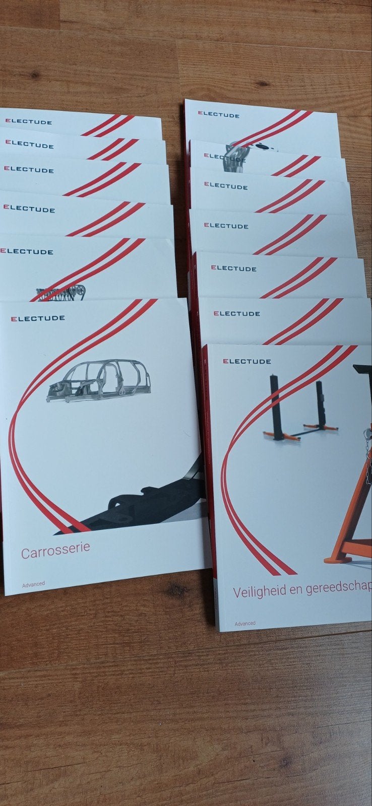 Electude 13-delig voor Summa Automotive Engineer studie, Boeken, Ophalen of Verzenden, Zo goed als nieuw, Overige niveaus, Overige vakken