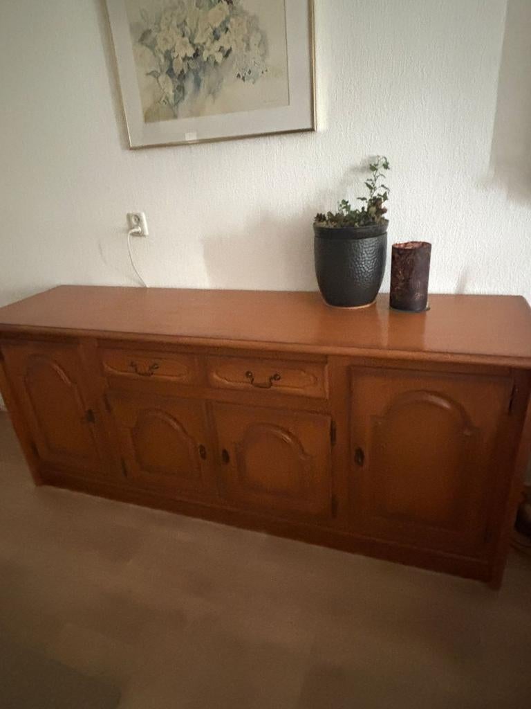 Houten dressoir, veel opberg ruimte ophalen in Hilversum, Ophalen