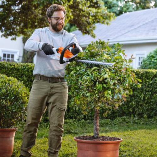 Te huur: STIHL accu heggenschaar – sterk & stil, Ophalen, Zo goed als nieuw, Accu