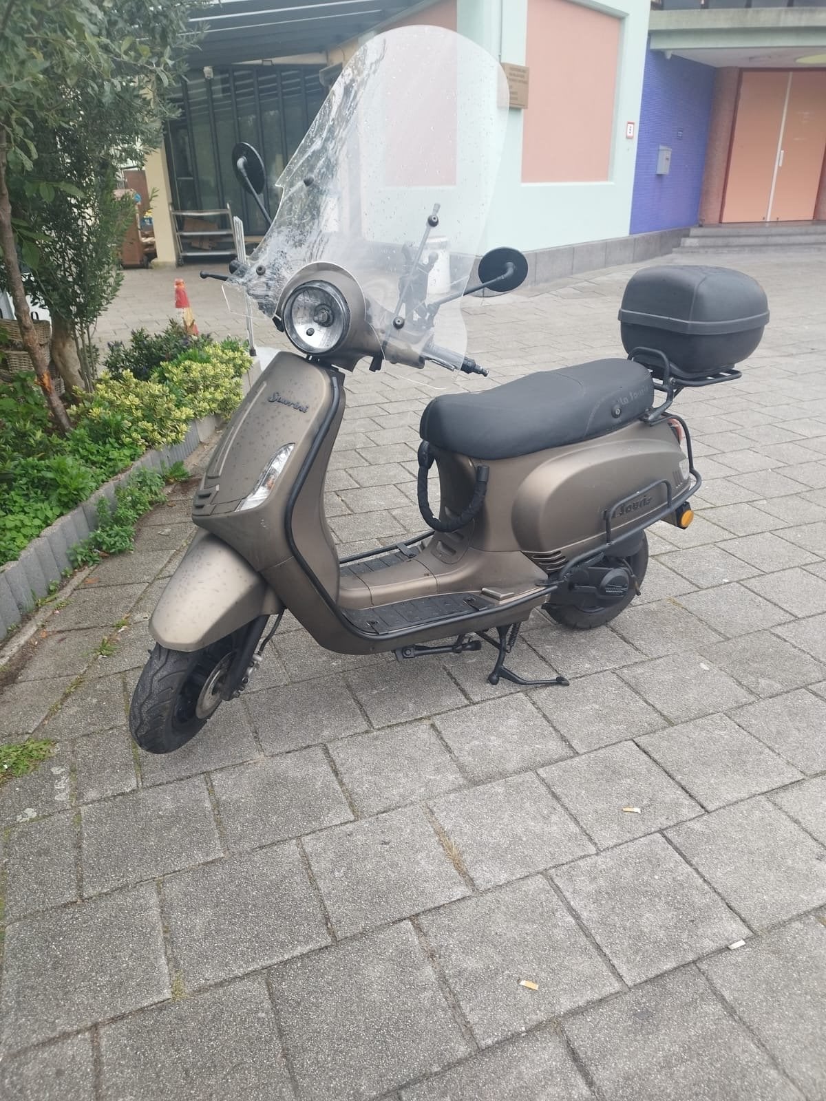 La Souris scooter met windscherm en topkoffer, Fietsen en Brommers, Ophalen, Zo goed als nieuw, Overige typen, Overige merken