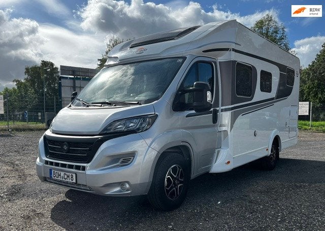 Carado T 338 Half Integraal| automaat | 2x Airconditioning |, Caravans en Kamperen, Automaat, Bedrijf, Diesel, Douche