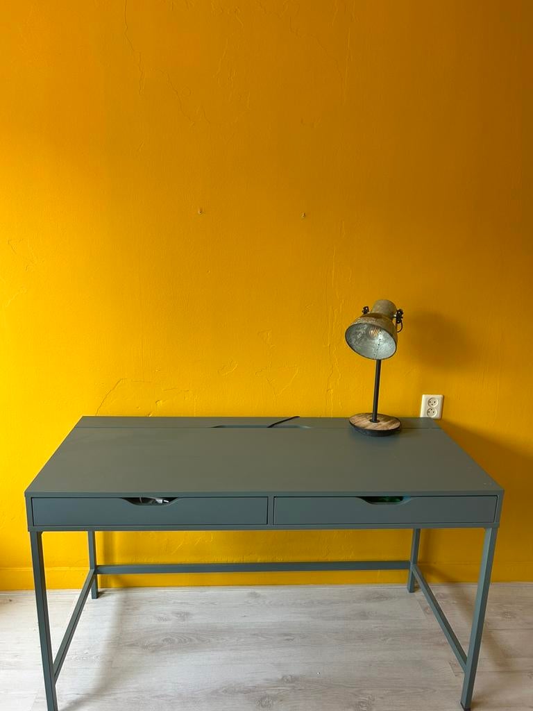Donkerblauw IKEA bureau + bureaulamp, Huis en Inrichting, Bureaus, Ophalen, Met lades, Scandinavisch, 132 cm