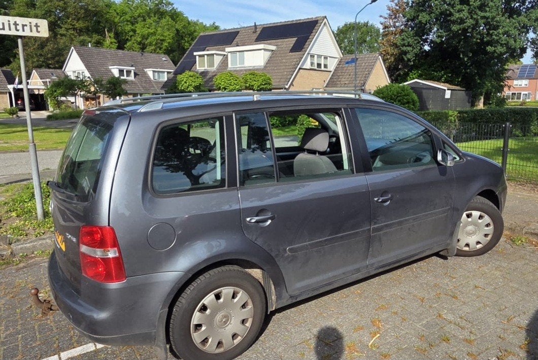 Volkswagen Touran 2.0 110KW 2004 Grijs, Auto's, Volkswagen, 4 cilinders, 1984 cc, Handgeschakeld, Particulier