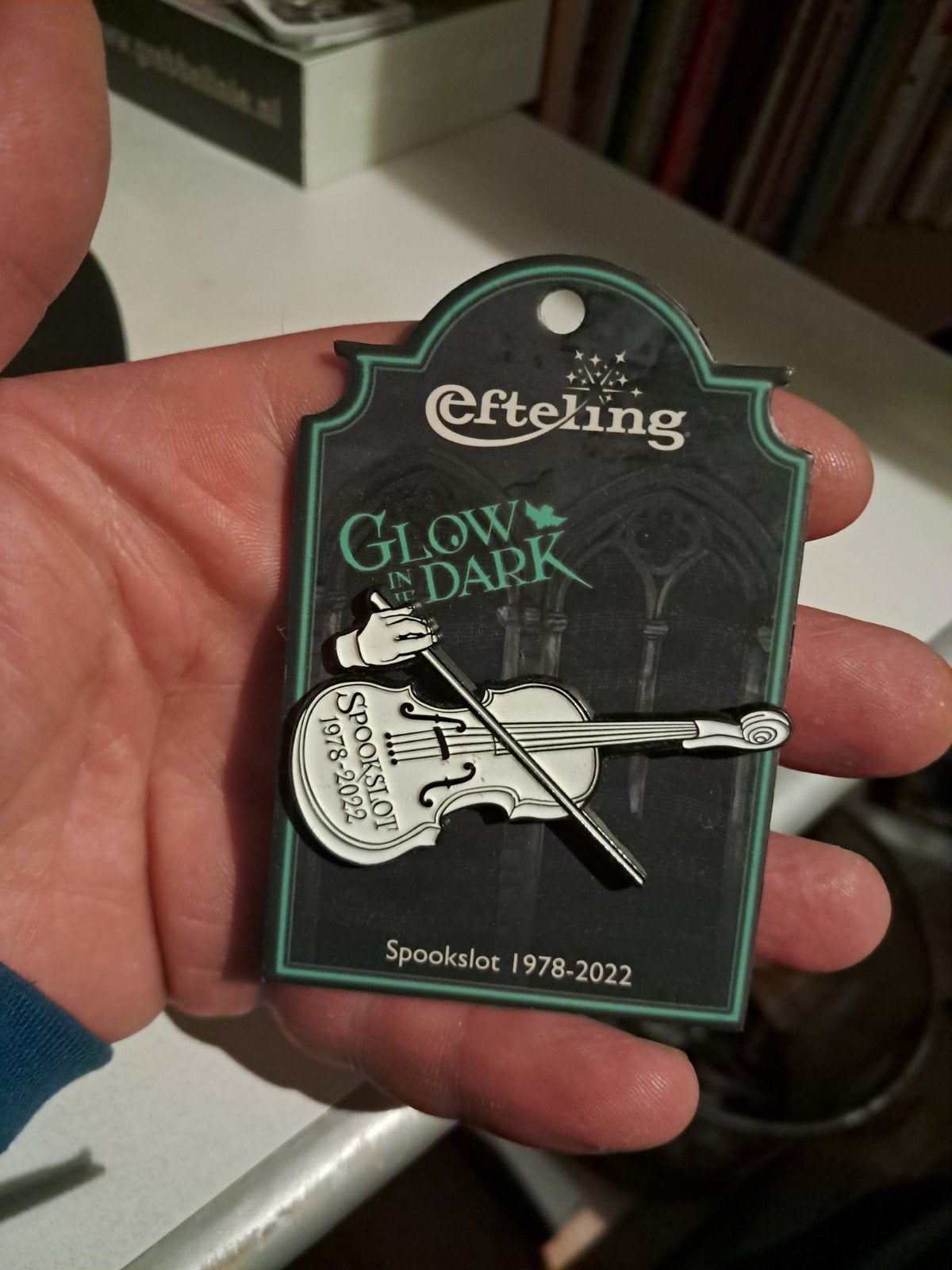 Efteling Spookslot Glow in the Dark Pin 1978-2022, Verzamelen, Ophalen of Verzenden, Nieuw, Button of Speldje