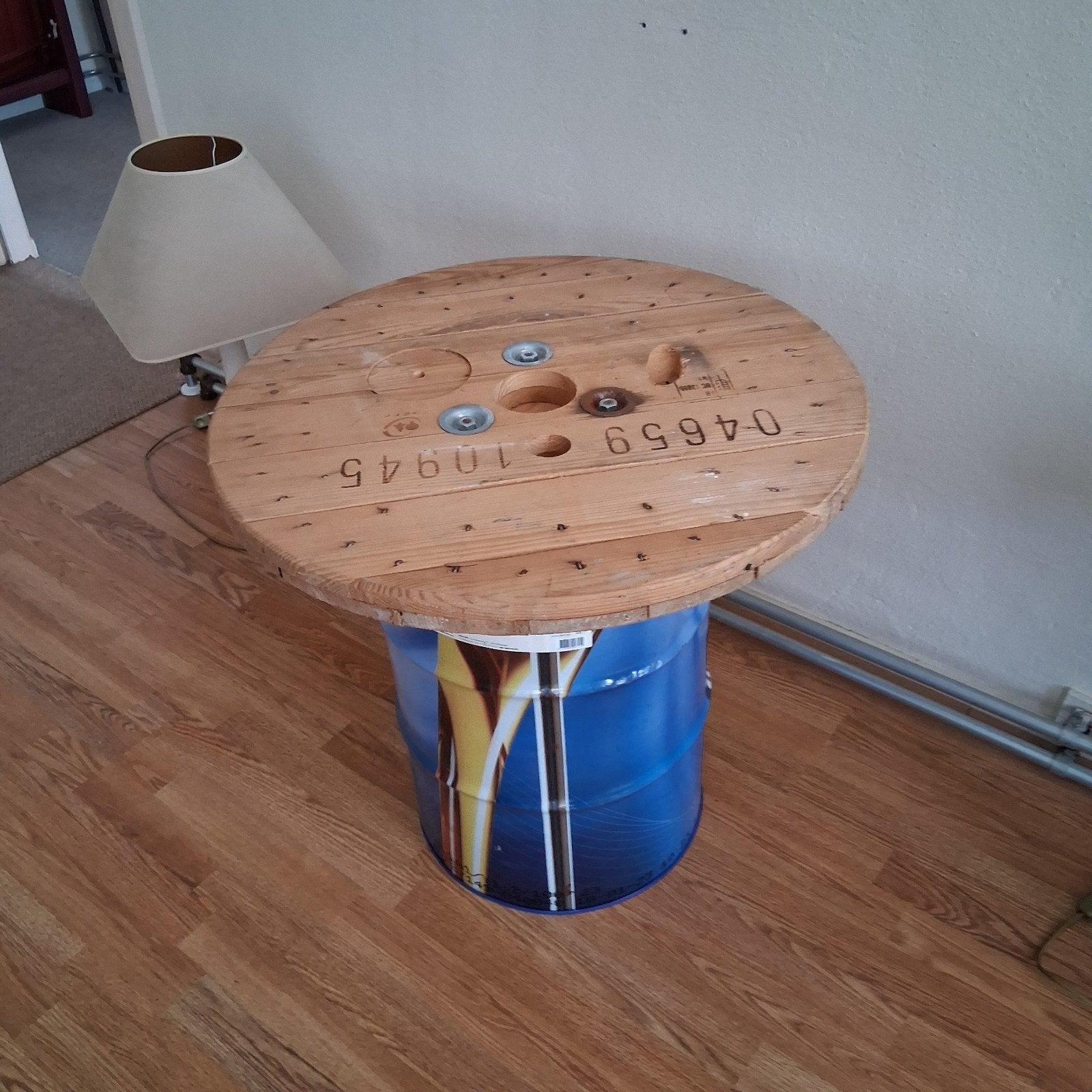 Industriële tafel van olievat en kabelhaspelblad, Ophalen