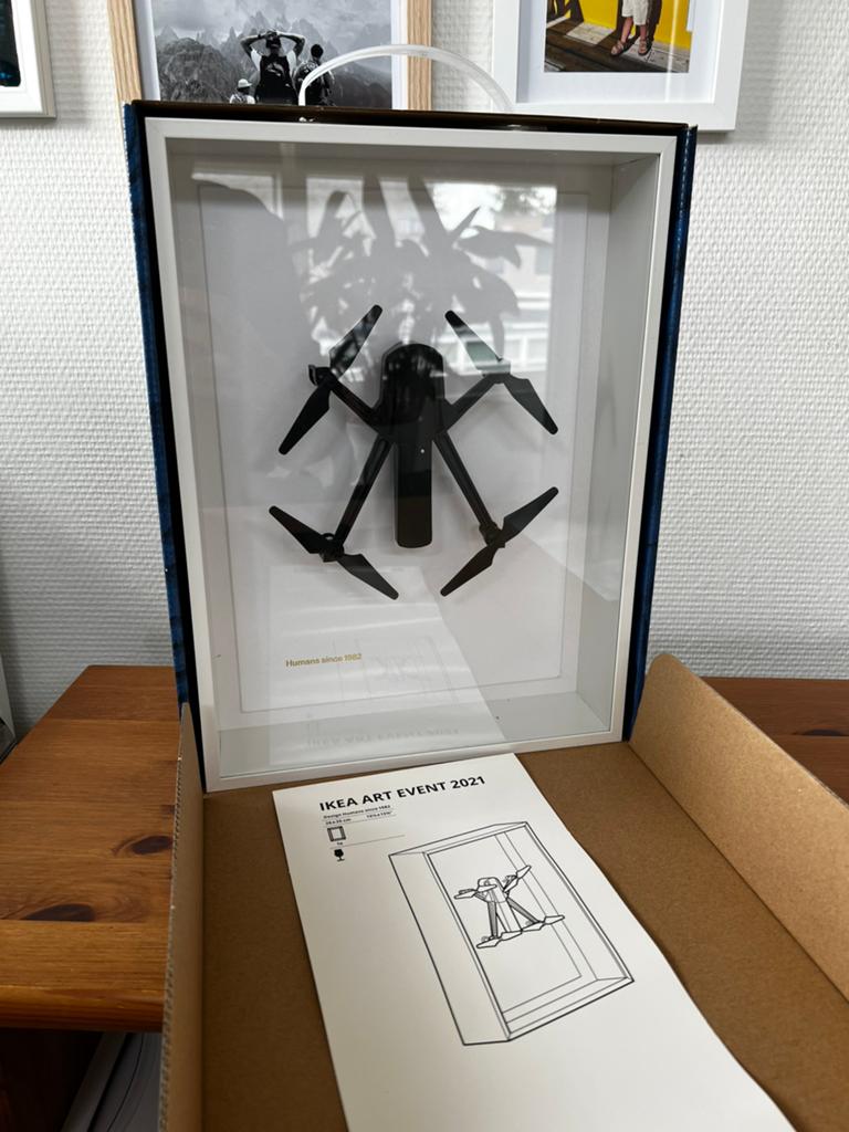 IKEA ART EVENT 2021 – Humans since 1982 drone, Antiek en Kunst, Kunst | Designobjecten, Ophalen of Verzenden