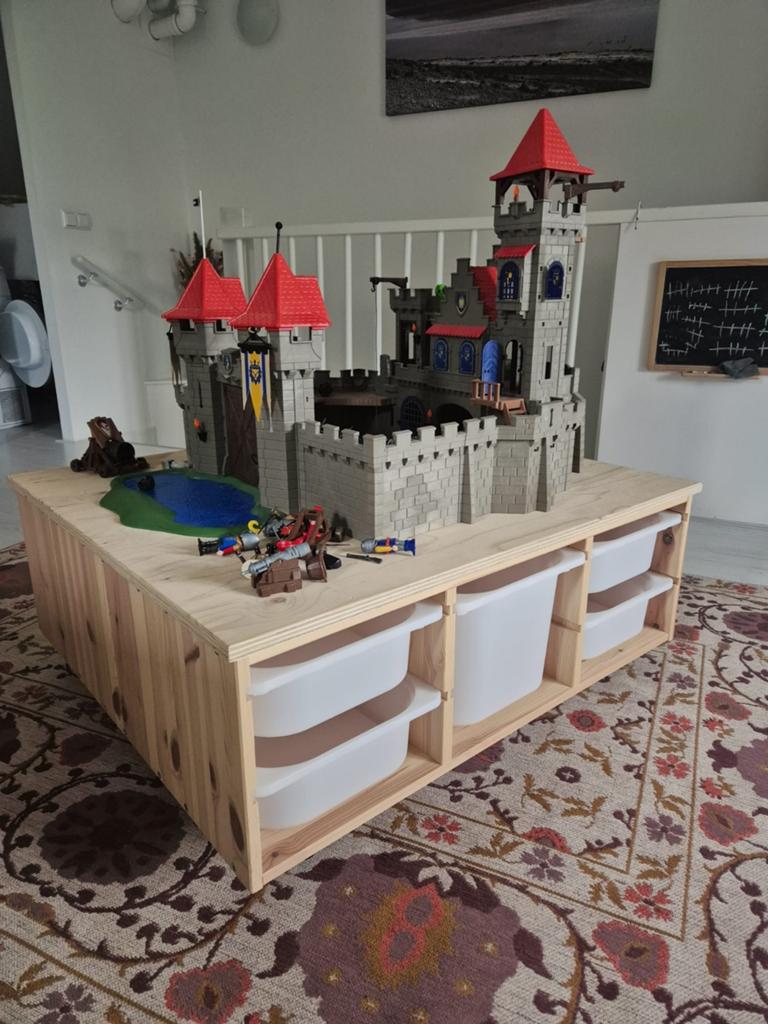 Speeltafel op wieltjes met opbergbakken, Ophalen, Gebruikt, Tafel(s)