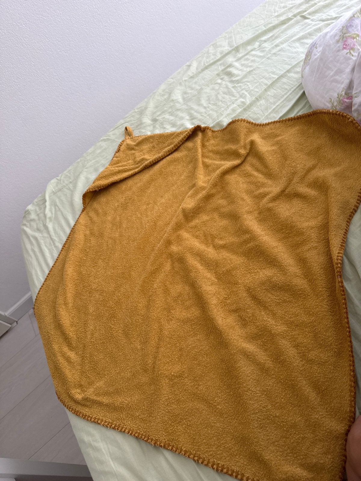 Zachte okergele baby badcape, Ophalen, Zo goed als nieuw