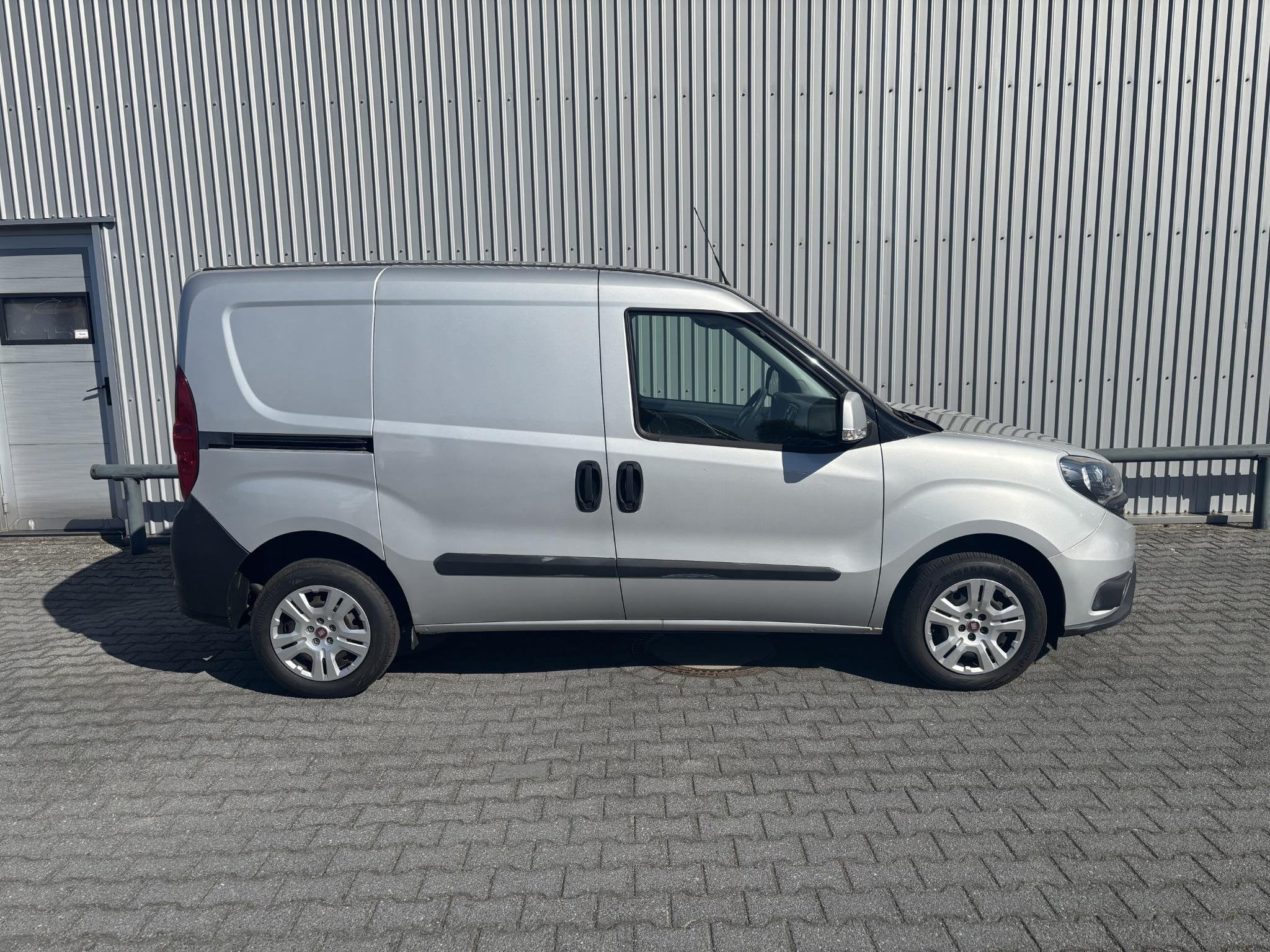 Fiat Doblò Cargo 1.3 MJ L1H1 SX*AIRCO*NAVI*CRUISE*PDC*BLUET, Voorwielaandrijving, Stof, Gebruikt, Navigatiesysteem