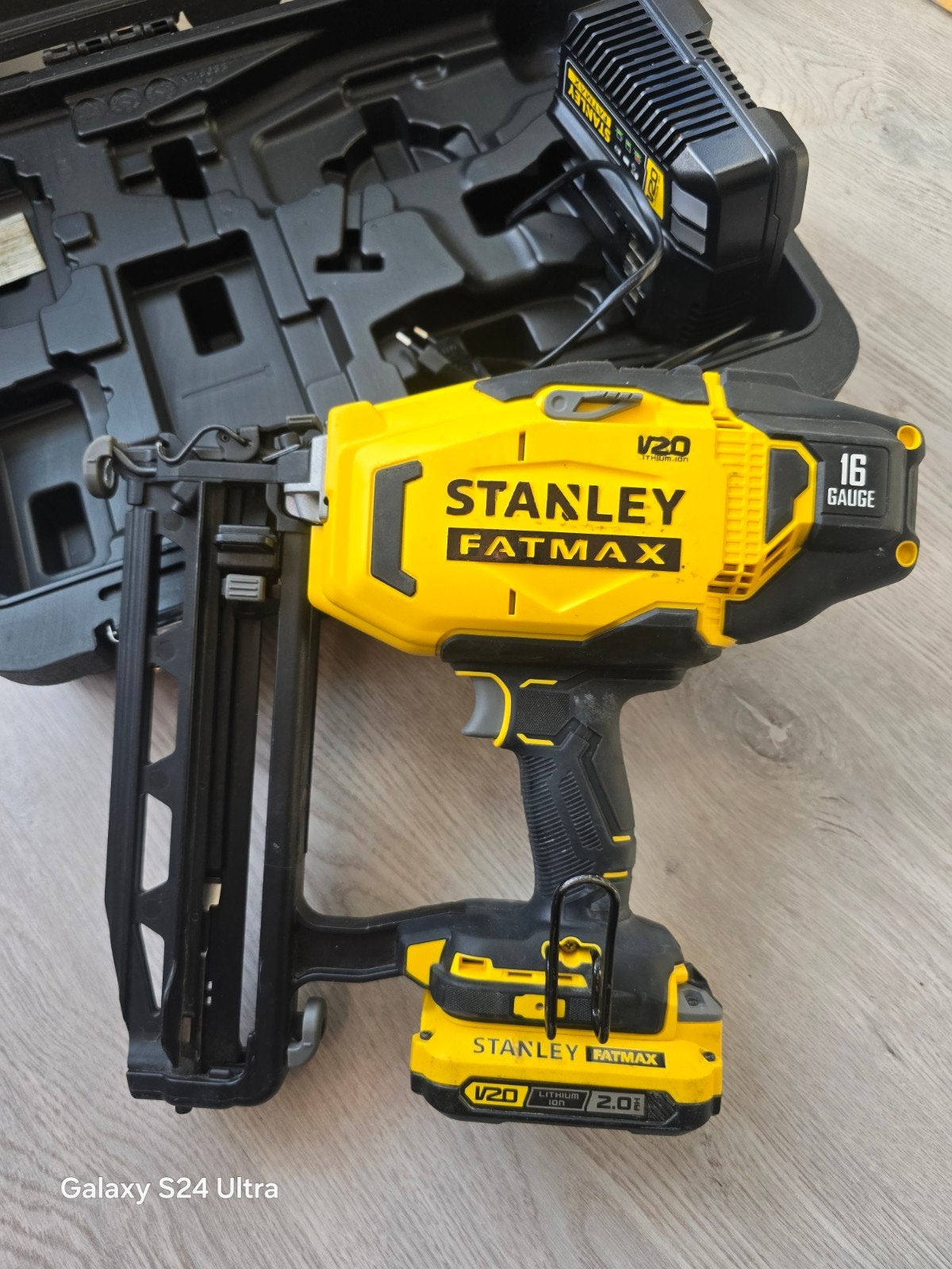 Stanley Fatmax V20 16GA Accu Spijkerpistool + Accu + Lader, Ophalen of Verzenden