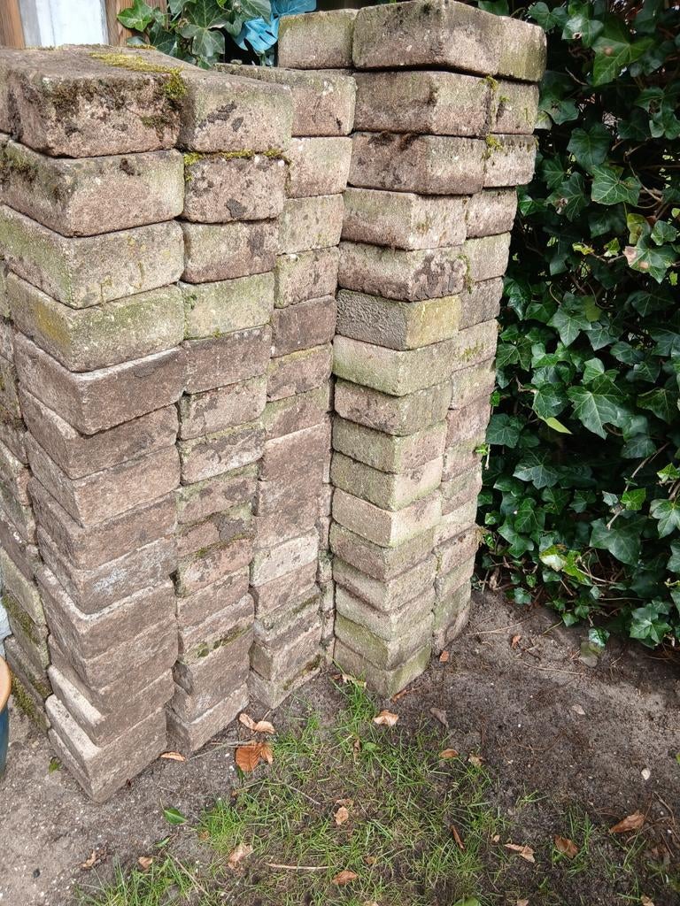 Gratis stenen 14x14 cm, circa 80 stuks, Tuin en Terras, Tegels en Klinkers, Ophalen, Gebruikt, Beton, Klinkers