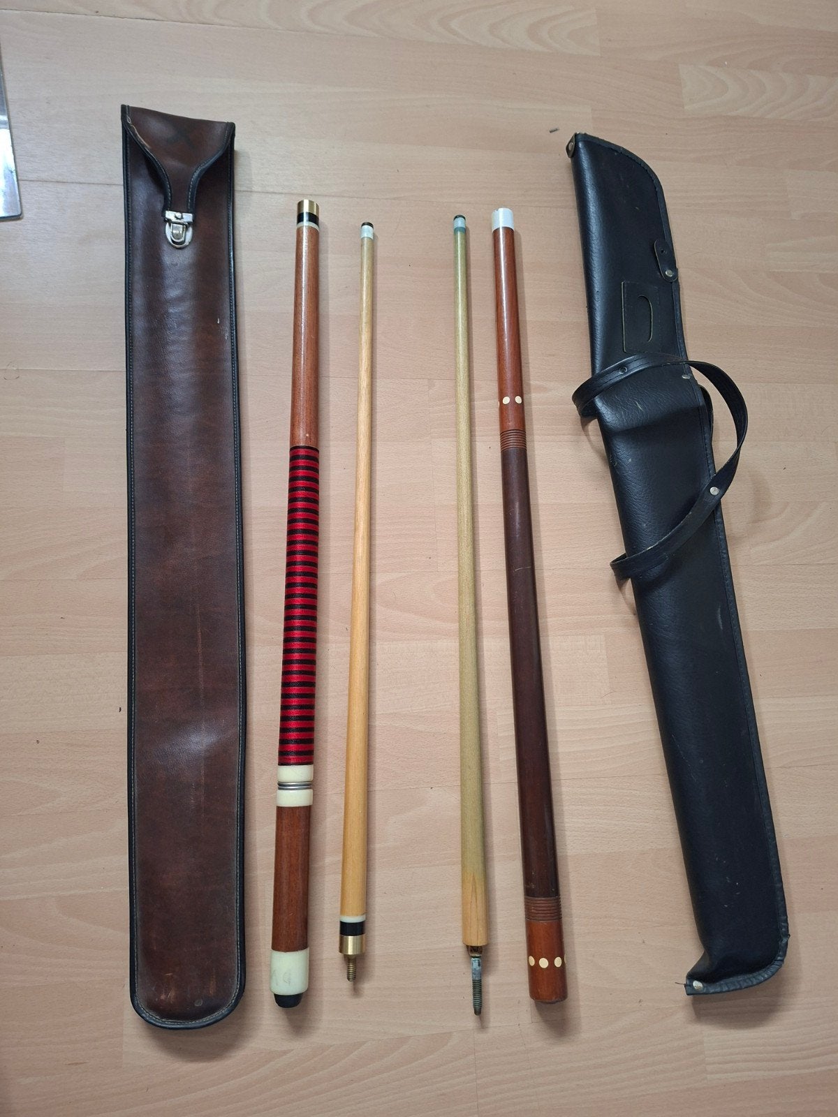 2x biljartkeu met opberghoes, Ophalen of Verzenden, Zo goed als nieuw, Keu of Ballen