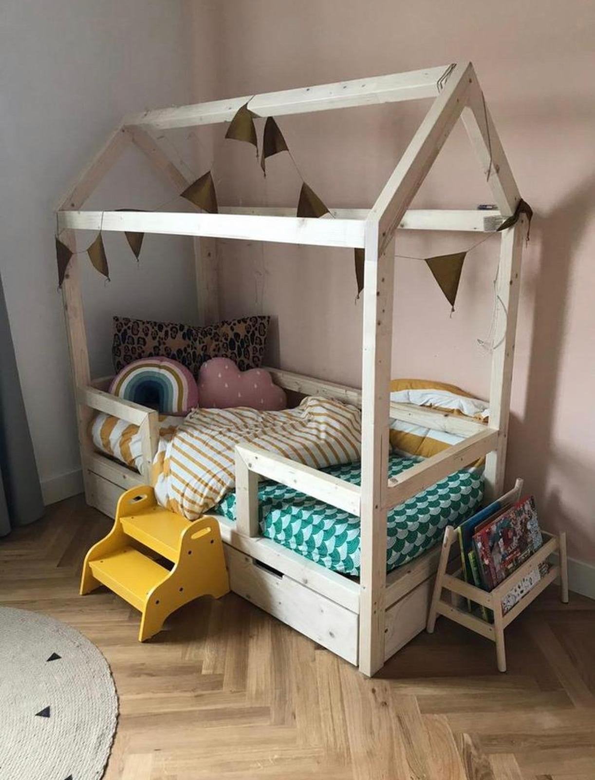 Houten kinderbed met lades + natuurlijk bio matras, Kinderen en Baby's, Kinderkamer | Bedden, Ophalen, 70 tot 85 cm, Zo goed als nieuw