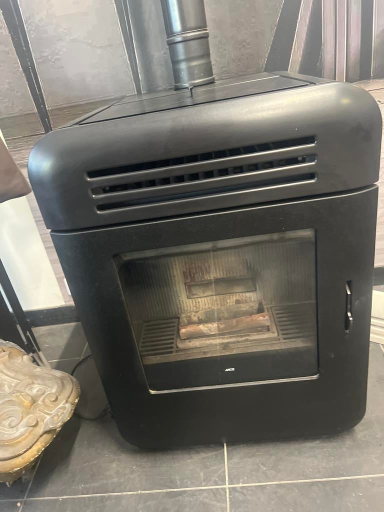 Zwarte pelletkachel MCZ Thema 8kw - Gebruikt, in goede staat, Huis en Inrichting, Gebruikt, Overige brandstoffen, Ophalen of Verzenden