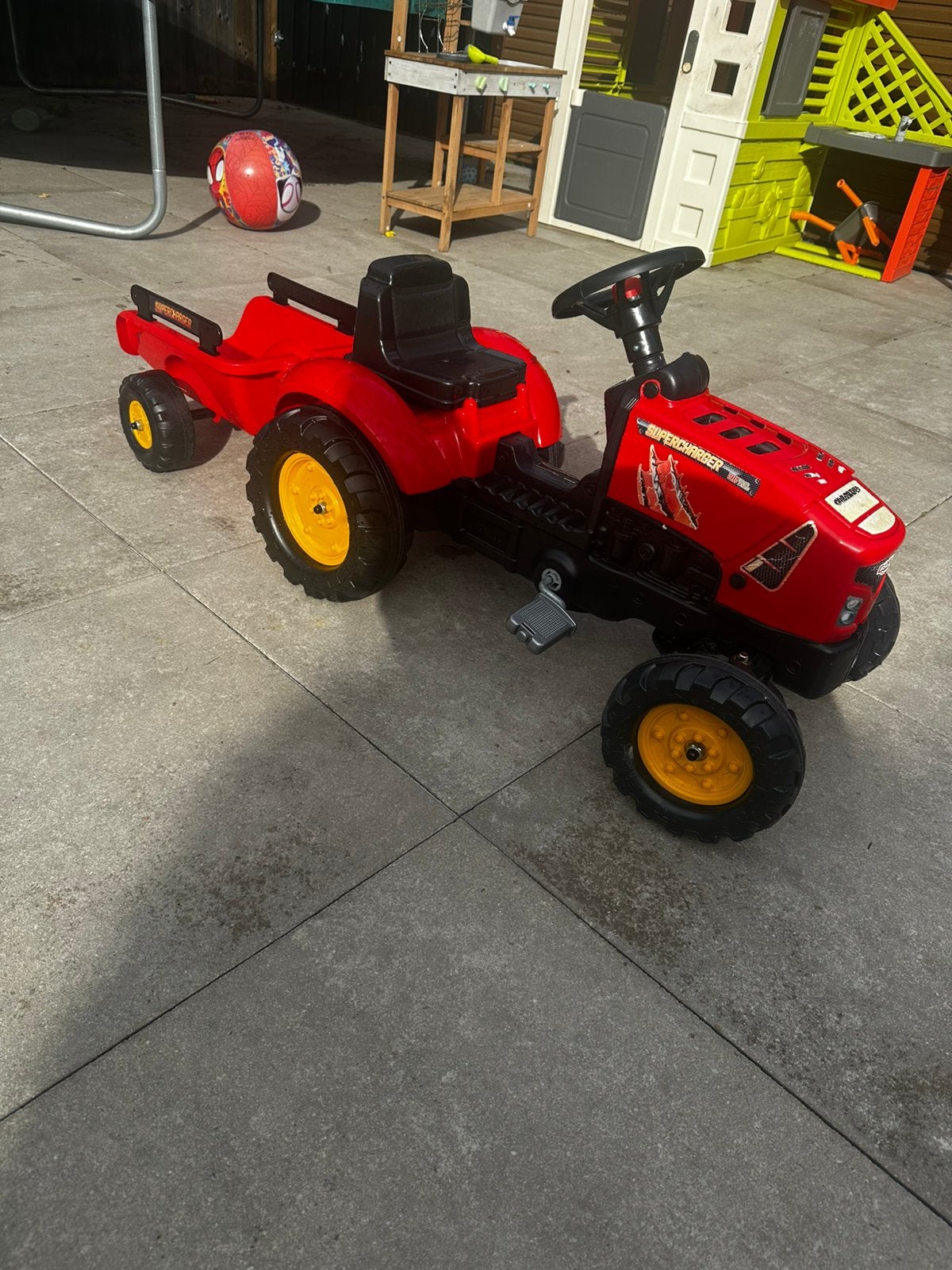 Speelgoed tractor met aanhanger