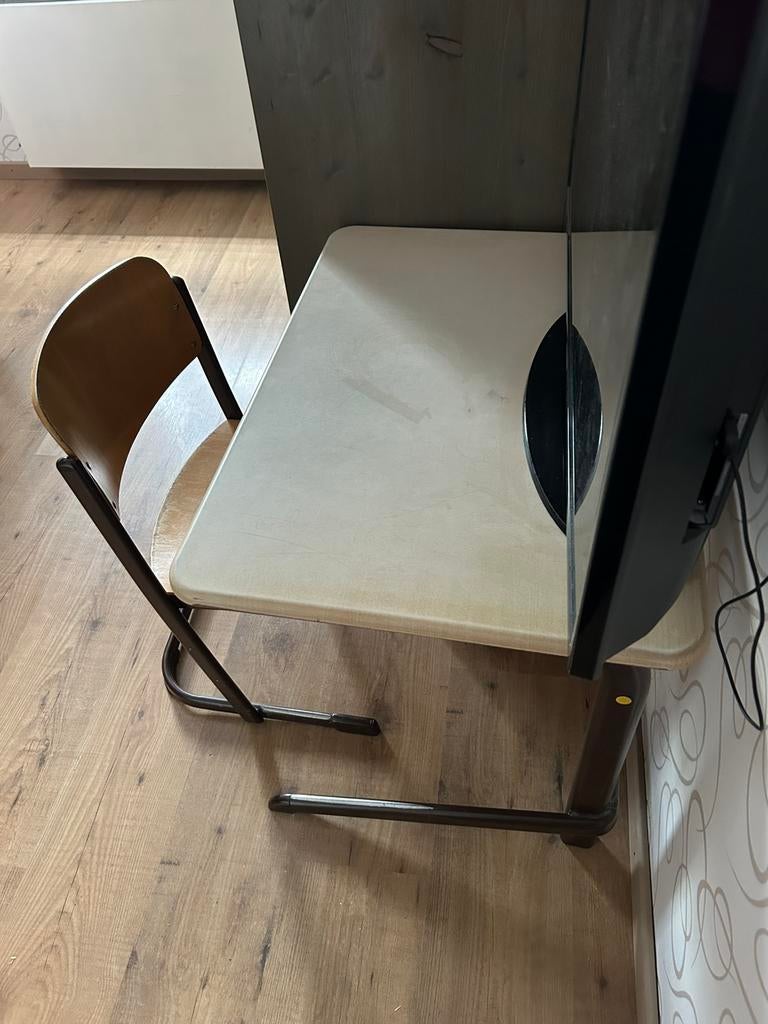Ouderwets schooltafeltje en stoeltje, Ophalen, Gebruikt, School, vintage, Minder dan 4 stoelen