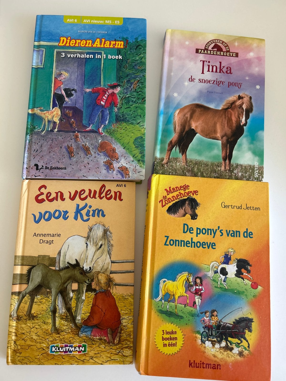 4 kinderboeken: paarden, pony's en dierenverhalen, Ophalen of Verzenden, Gelezen, Fictie algemeen