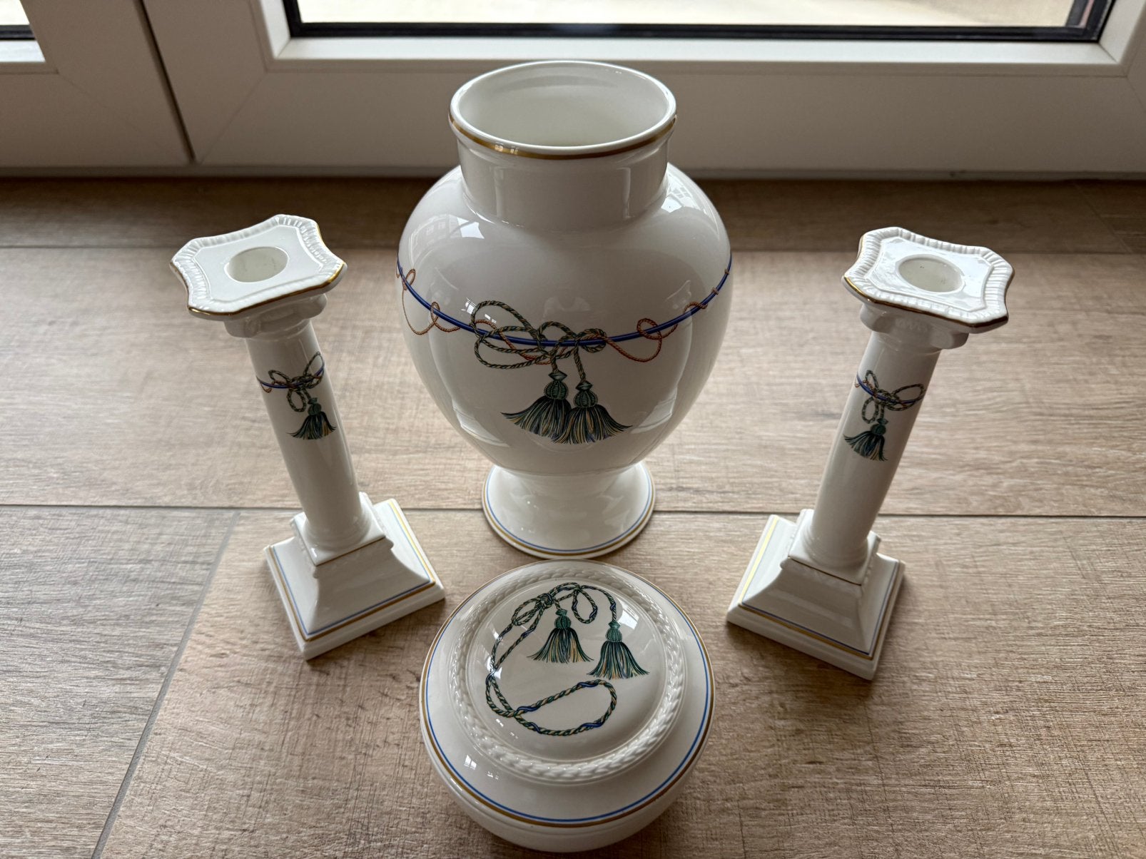 Villeroy & Boch Porseleinen Stel: Vaas, Kandelaars, Bonbonni, Antiek en Kunst, Ophalen of Verzenden