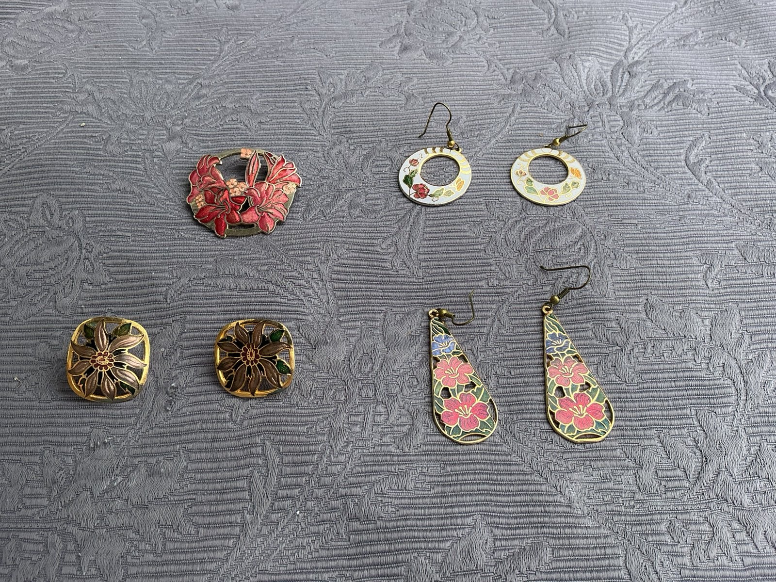 Vintage oorbellen en broche, Overige materialen, Gebruikt, Overige kleuren, Ophalen of Verzenden