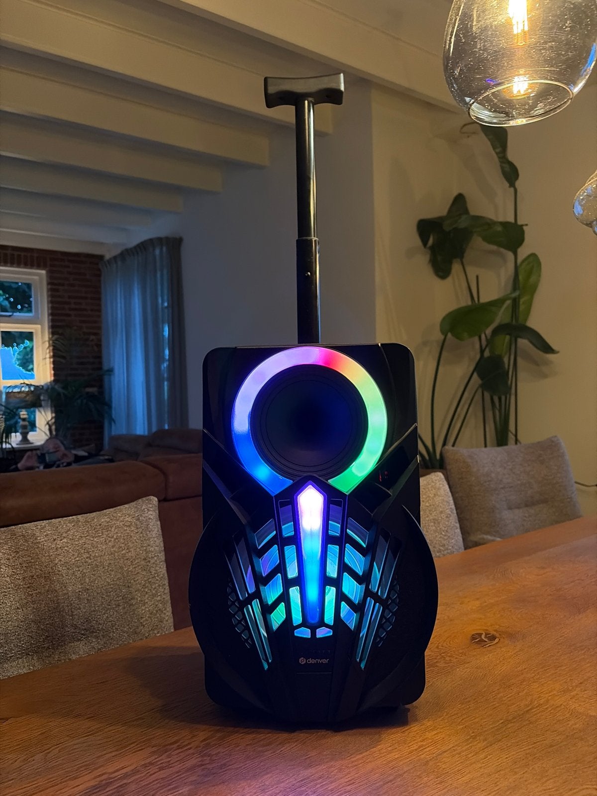Denver Party Speaker met LED-verlichting en wielen, Party speaker, Zo goed als nieuw, Bluetooth, Minder dan 60 watt