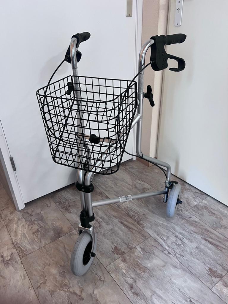 Premis delta inklapbare drie-wielrollator incl mand, Diversen, Ophalen of Verzenden, Opvouwbaar, Zo goed als nieuw