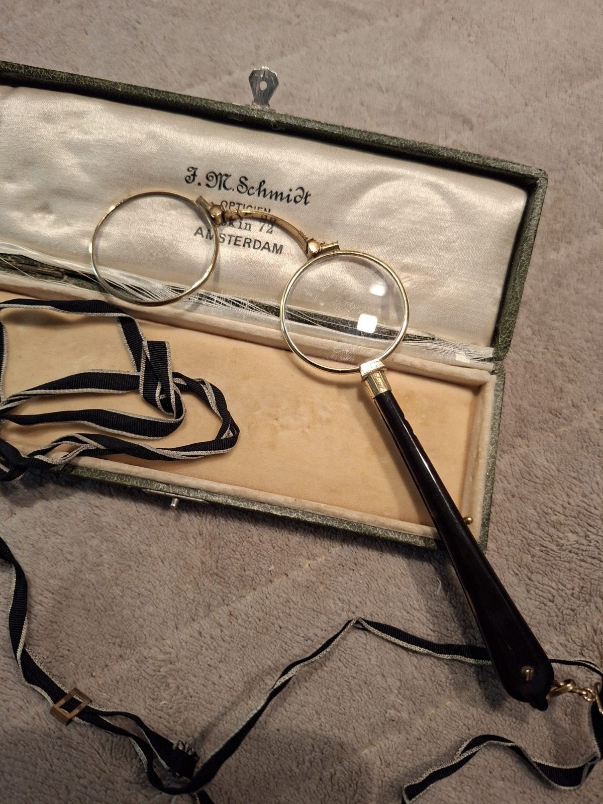 Oude theater bril in oude doos van herkomst, Ophalen, Minder dan 4 cm, Zilver, Overige materialen