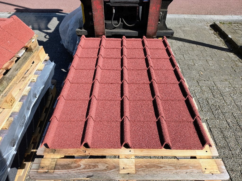 Restpartij div. metalen DAKPANPLAAT ROOD +/- 113x83/86 cm, Doe-het-zelf en Verbouw, Platen en Panelen, Ophalen, Nieuw, Overige materialen