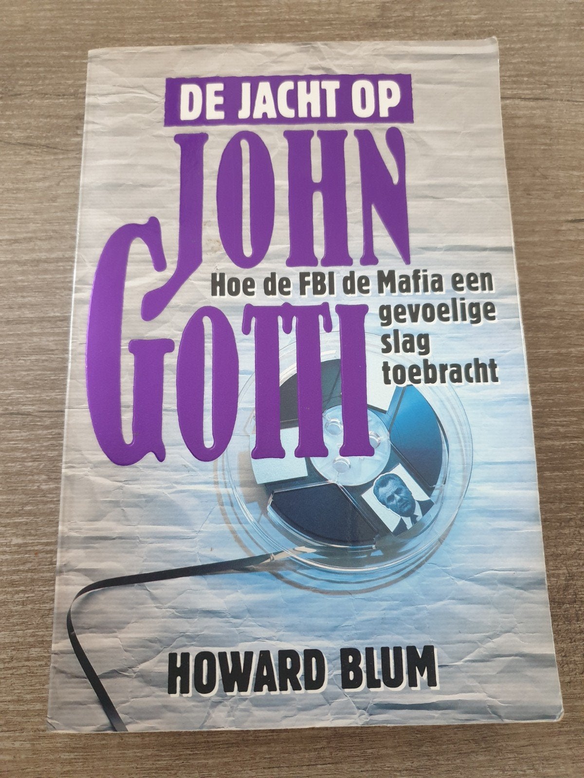 De Jacht op John Gotti Hoe de FBI de Mafia een slag toebrac, Ophalen of Verzenden, Gelezen, Howard Blum