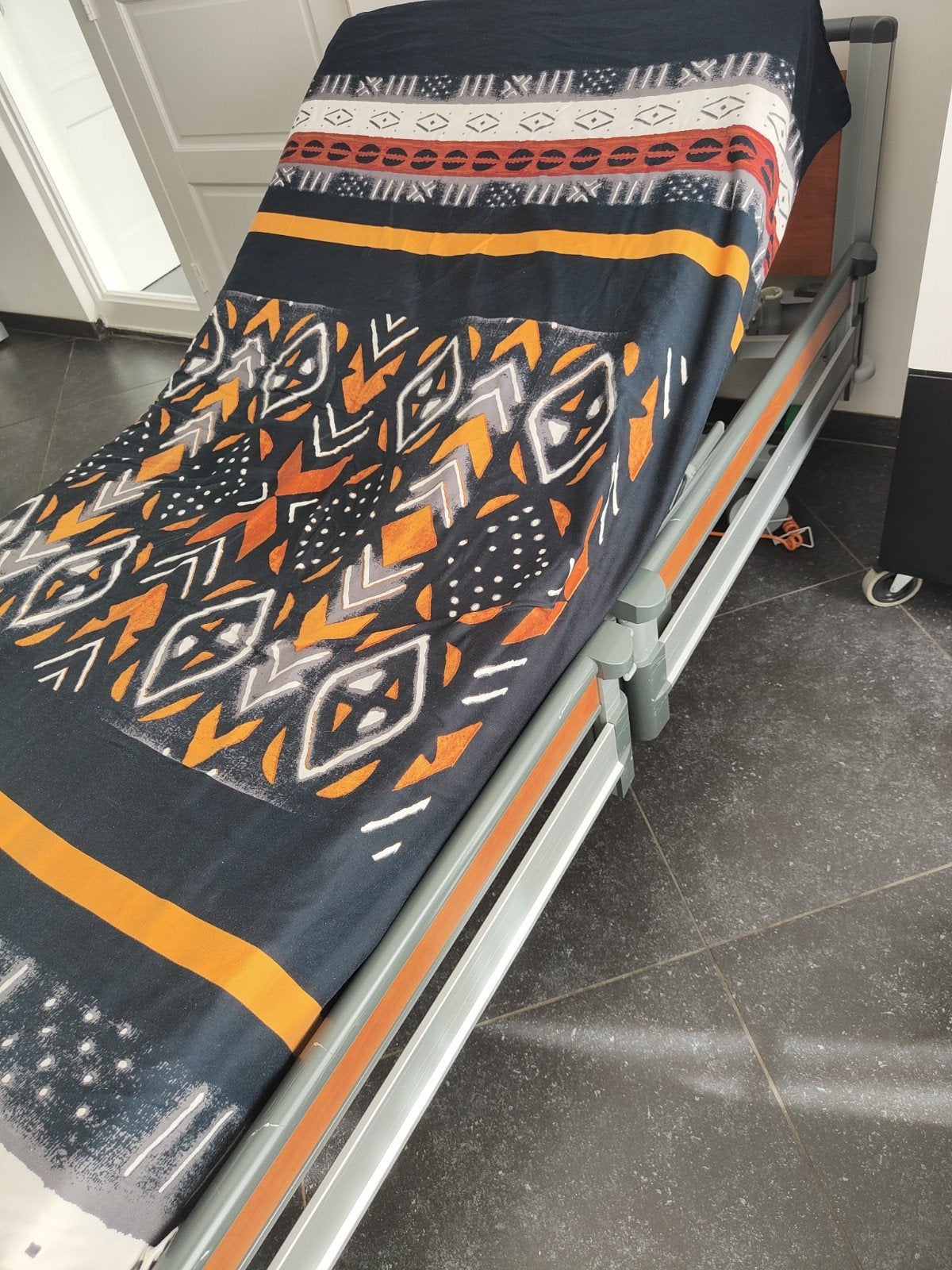 Elektrisch hoog-laag bed - goed werkend, Ophalen, 90 cm, 200 cm, Metaal