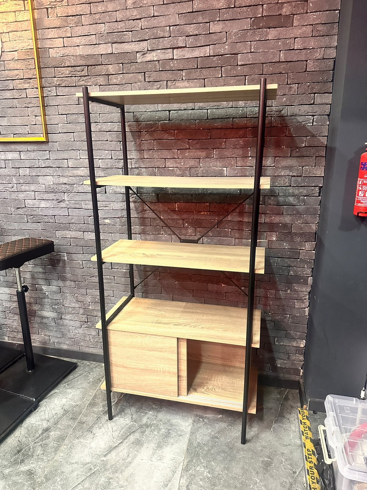 Houten kast met 4 planken, Ophalen, Gebruikt