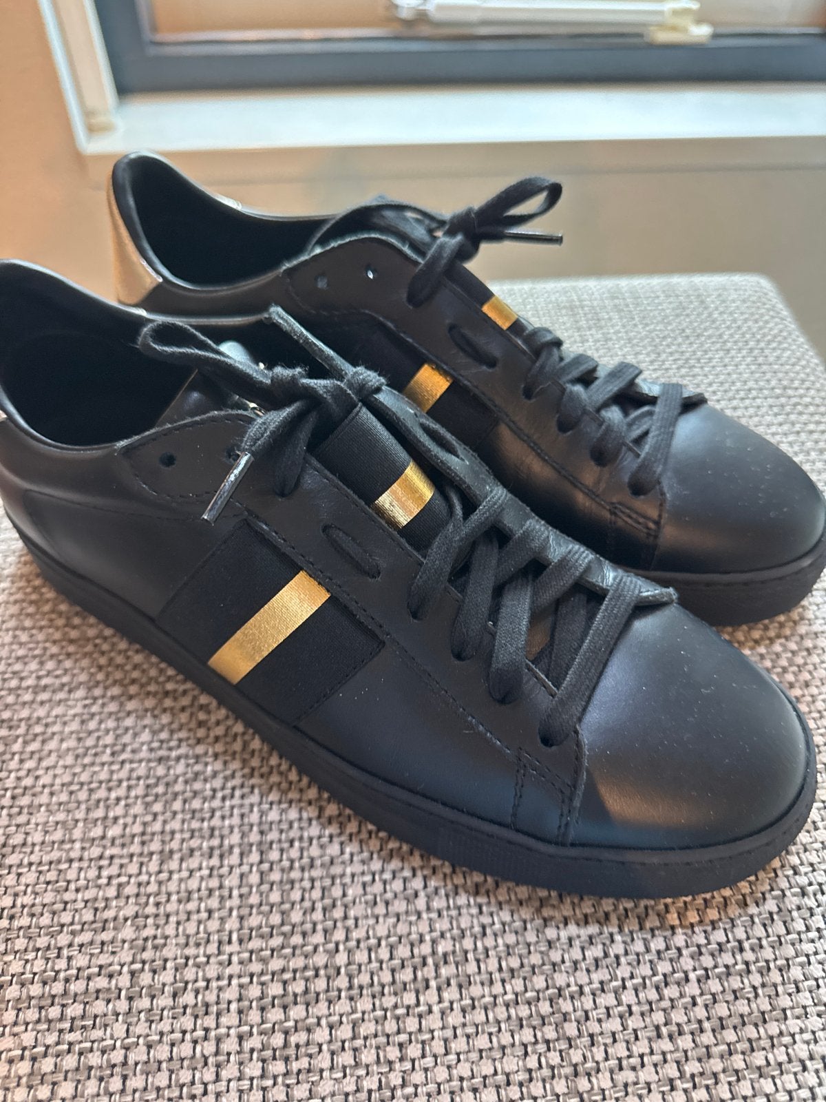 Stokton Zwarte Sneakers met Gouden Details - Maat 41, Ophalen of Verzenden, Nieuw, Zwart, Sneakers of Gympen