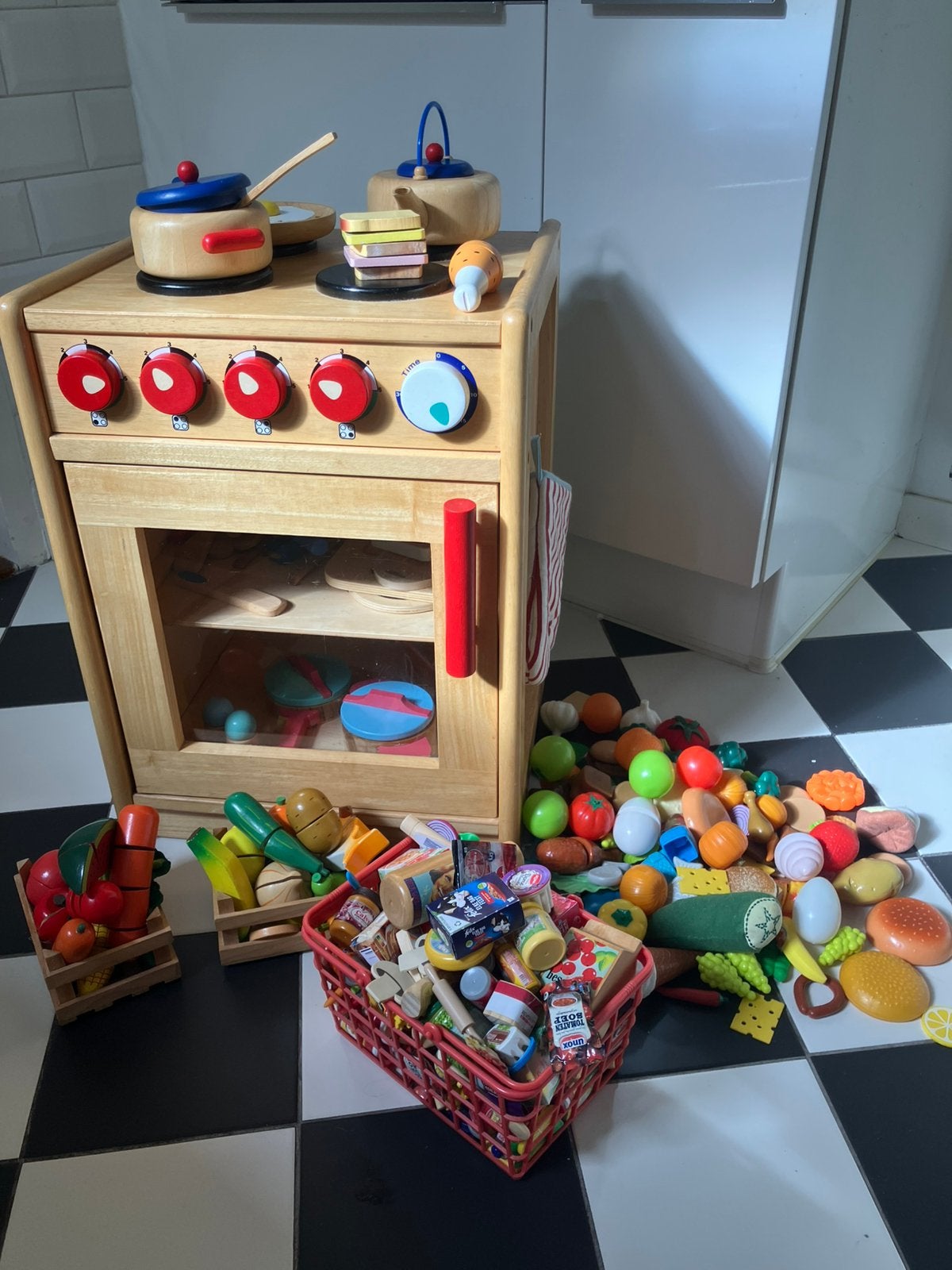 Houten keukentje met houten fruit en allerlei andere dingen, Ophalen, Gebruikt