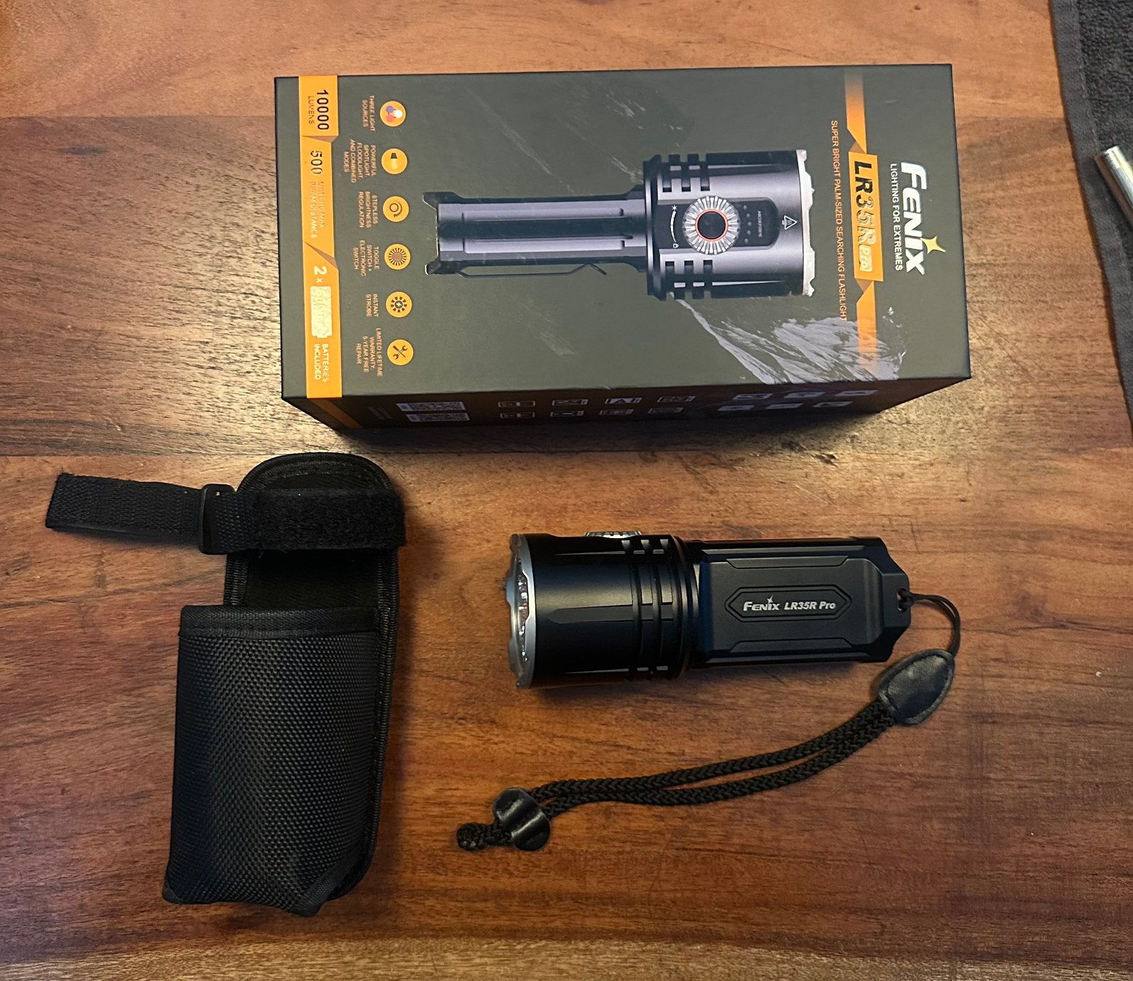 Fenix LR35R pro, Caravans en Kamperen, Zaklampen, Ophalen of Verzenden, Zo goed als nieuw, Accu