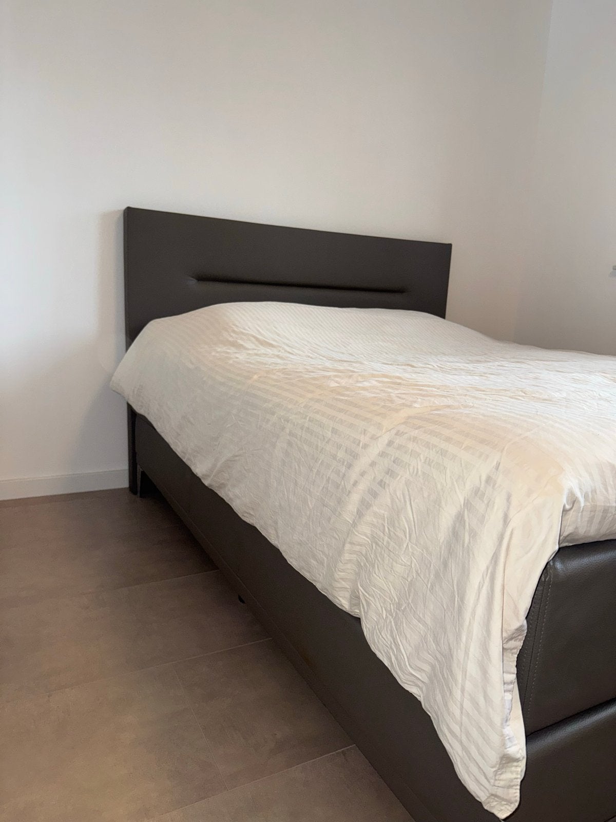 Tweepersoons elektrische boxspring met hoofdbord, Ophalen, Tweepersoons, 140 cm, Zo goed als nieuw