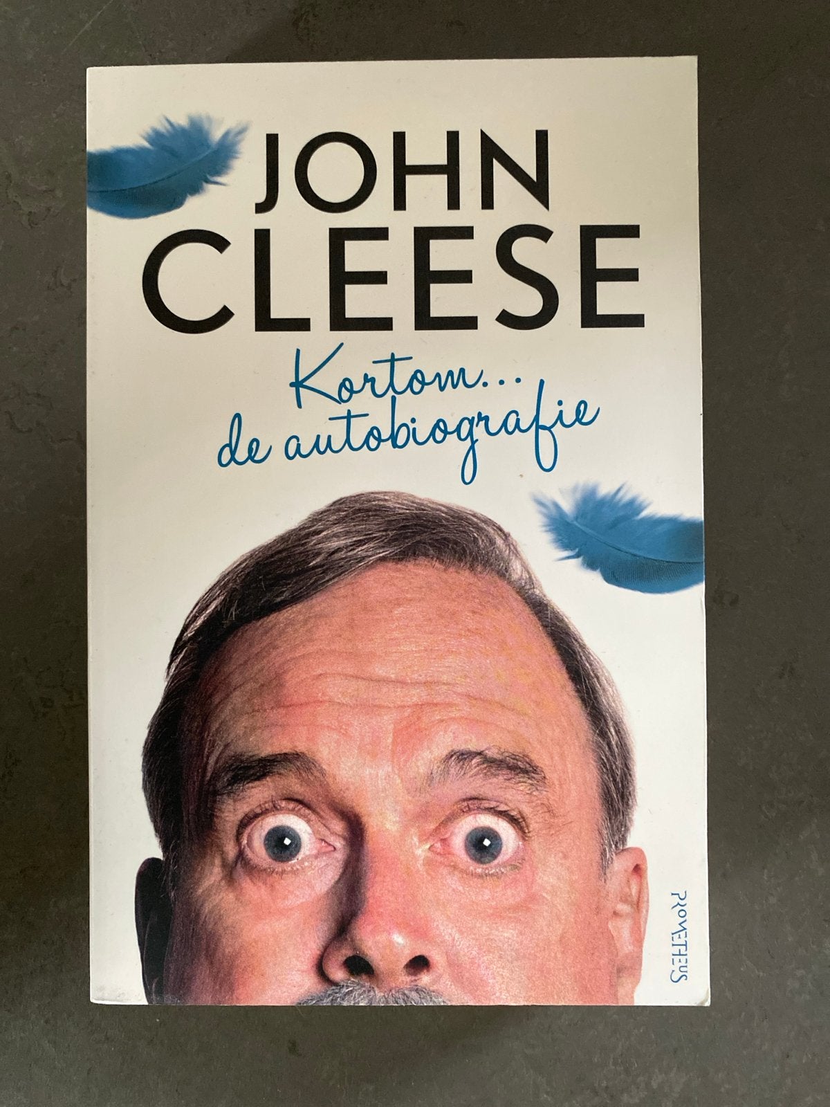 Kortom... de autobiografie - John Cleese, Ophalen of Verzenden, Zo goed als nieuw, Film, Tv en Media