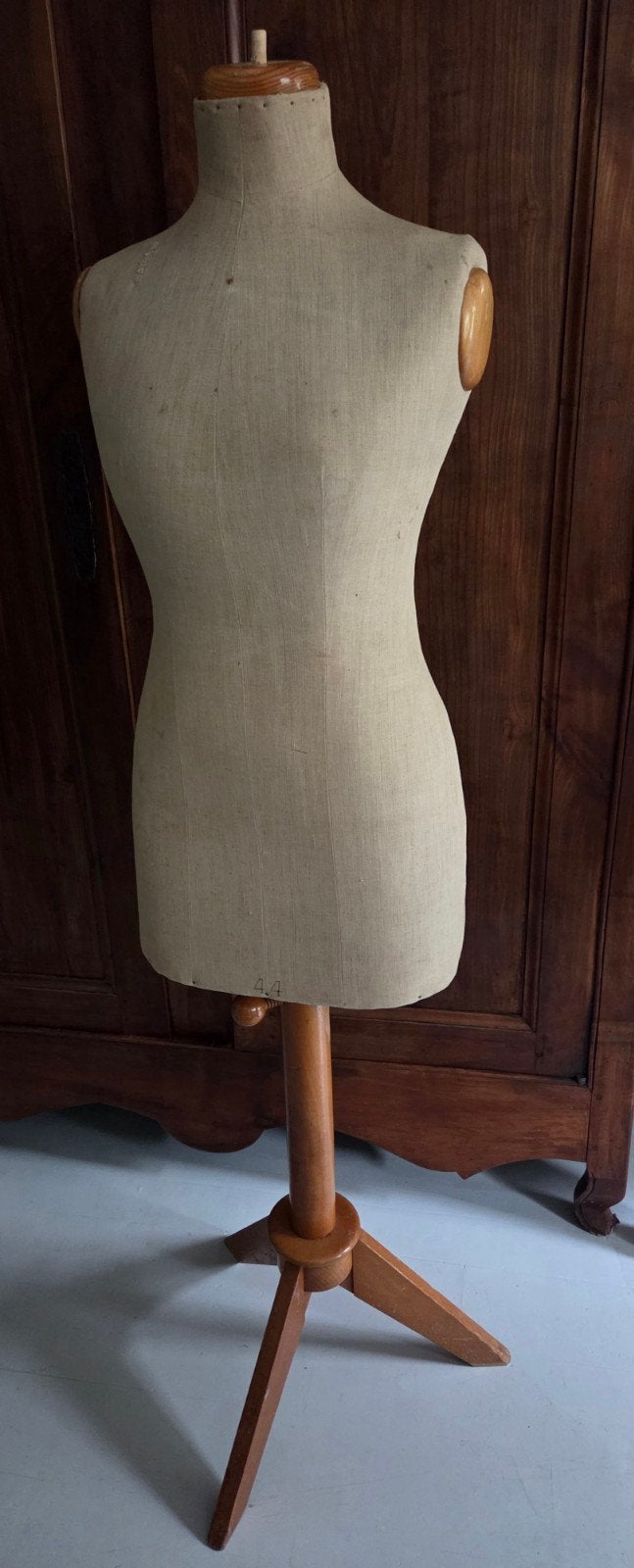 Mooie Vintage paspop mannequin op houten voet, Ophalen