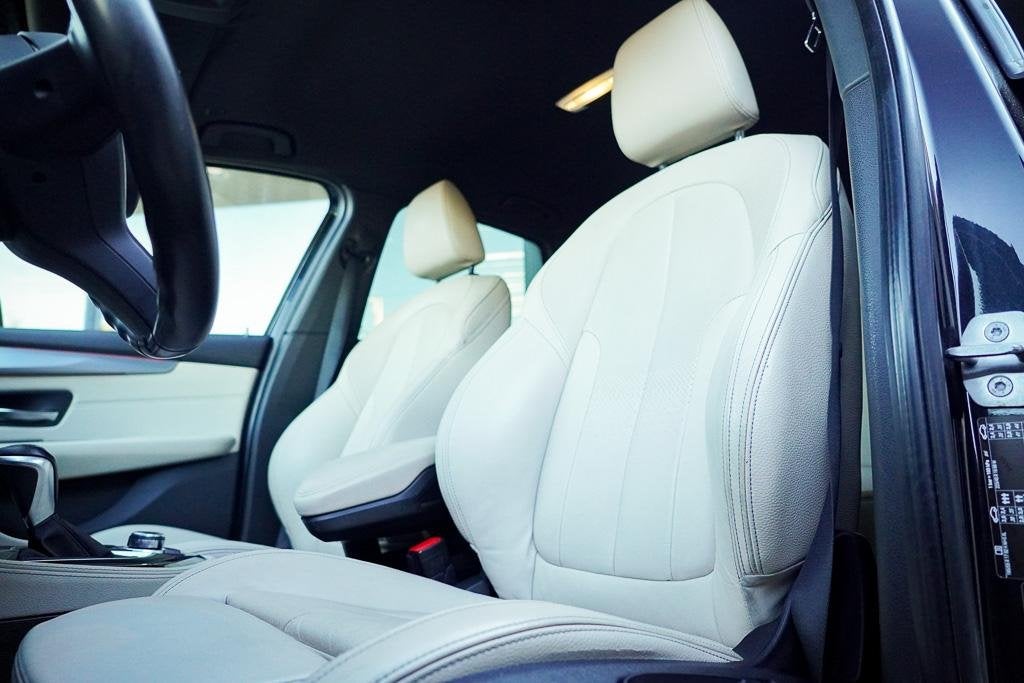 BMW 2-serie Active Tourer 225xe M Sport / Leder / NL Auto /, Auto's, Automaat, 8 kWh, Gebruikt, Euro 6