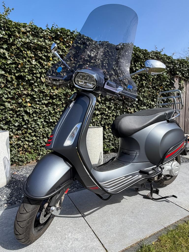 Vespa Sprint 2023 brom 50cc- Zeer lage kilometerstand!, Ophalen, Overige modellen, Maximaal 45 km/u, Zo goed als nieuw