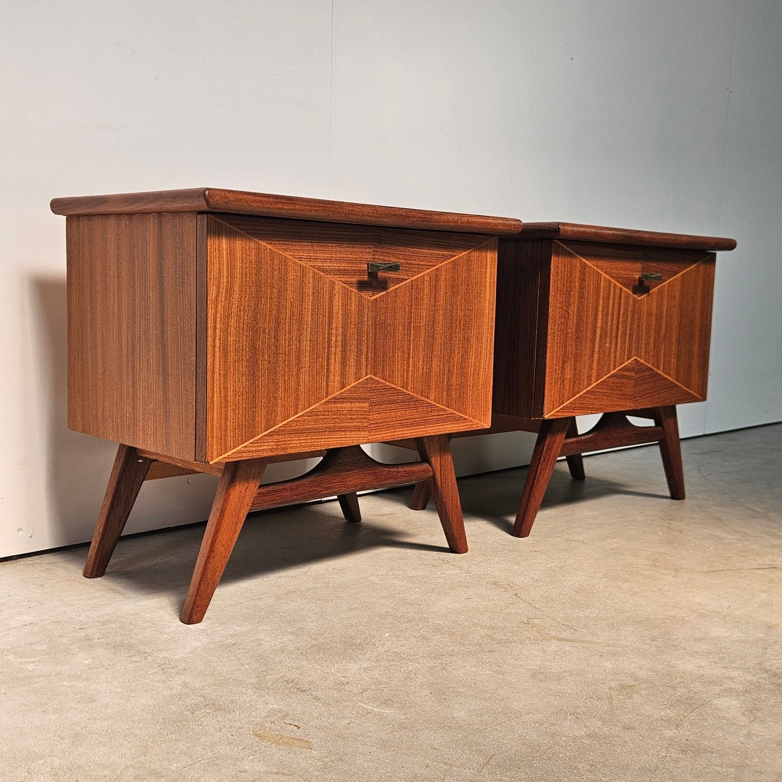 Vintage set nachtkastjes Wébé, Louis van Teeffelen, Gebruikt, Ophalen of Verzenden, 45 tot 65 cm, Minder dan 55 cm