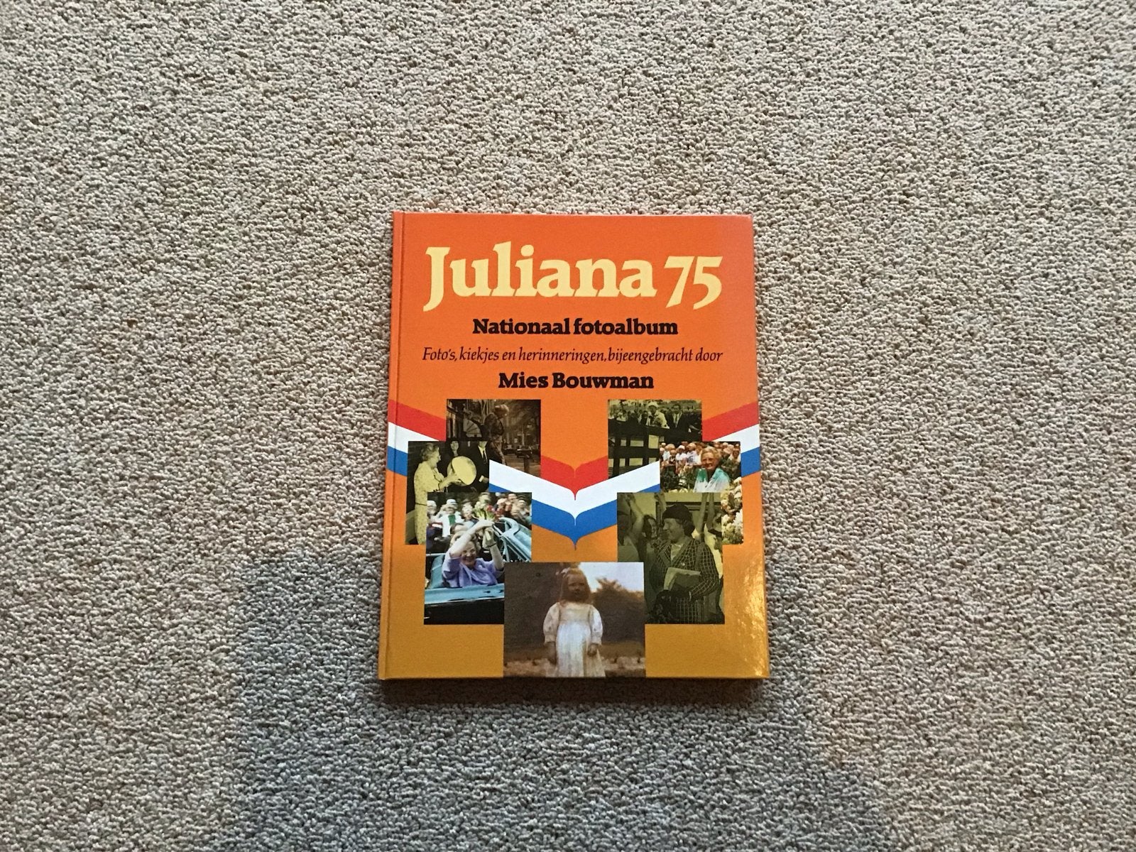 Juliana 75 Nationaal fotoalbum - Mies Bouwman, Boeken, Ophalen of Verzenden, 20e eeuw of later, Zo goed als nieuw