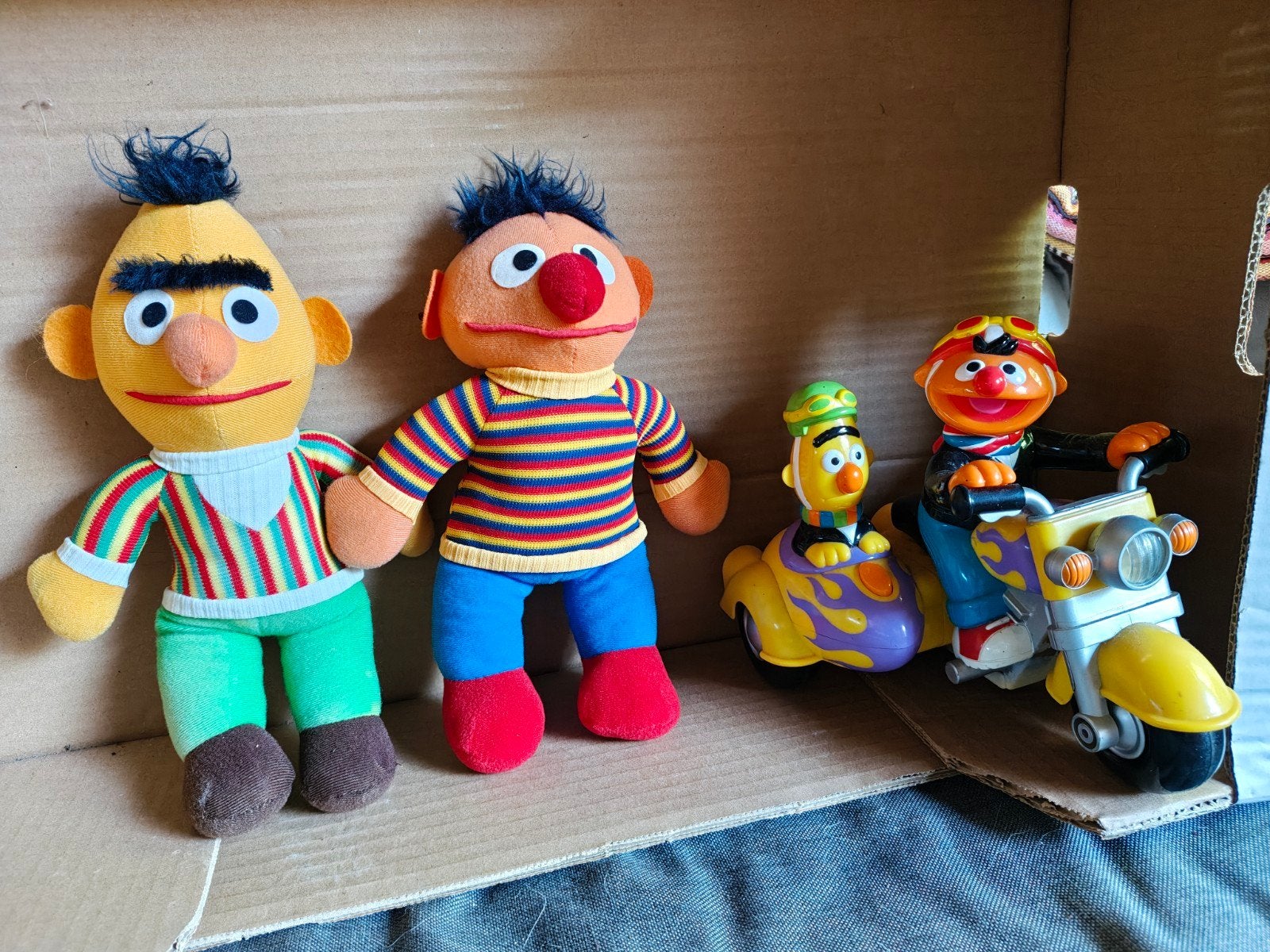 Sesamstraat Bert en Ernie knuffels met voertuigen, Gebruikt, Overige merken, Overige karakters, Overige typen