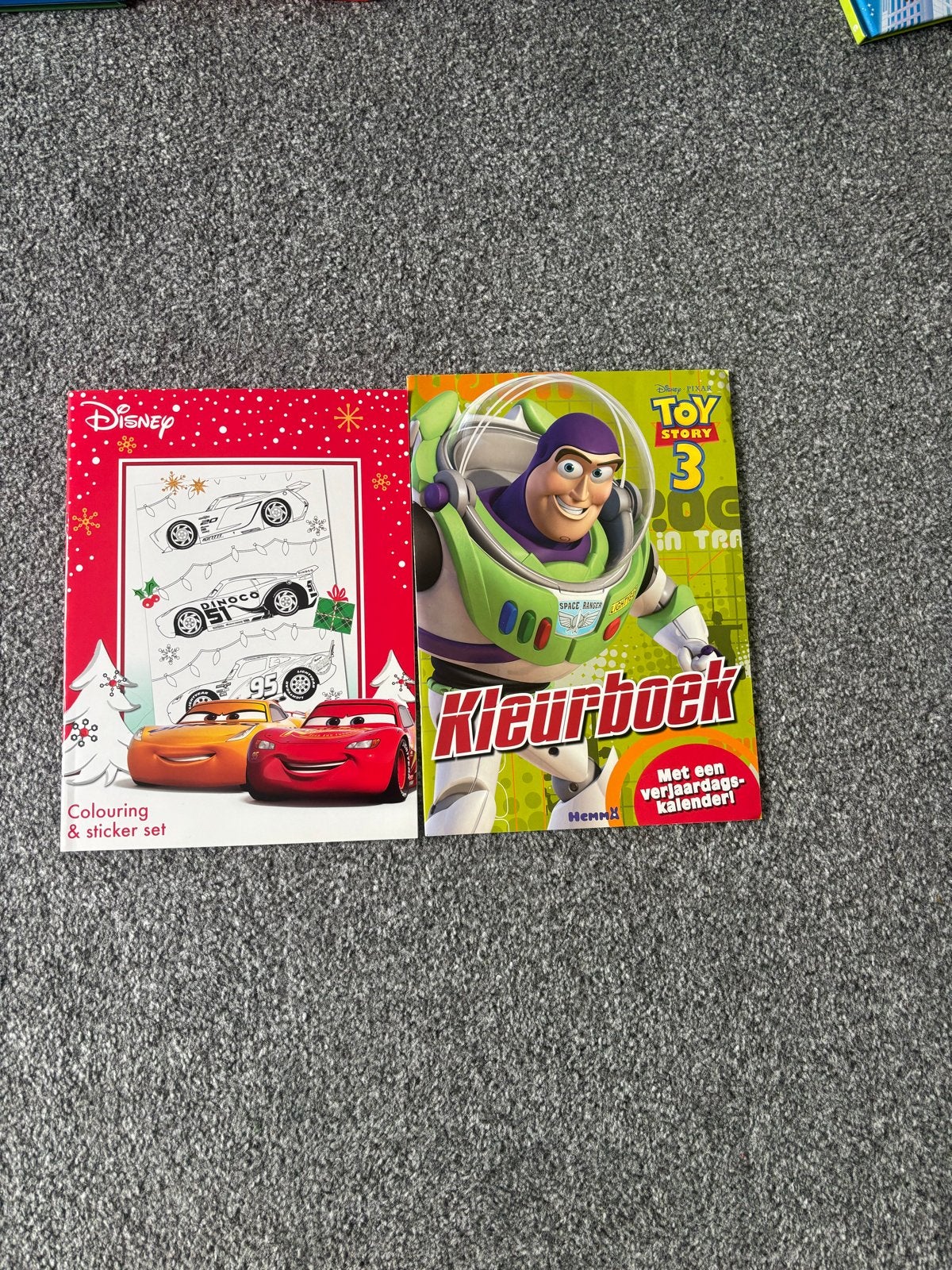 Disney Cars Kleur- en Stickerboek & Toy Story Kleurboek, Ophalen of Verzenden, Nieuw, Knutselen