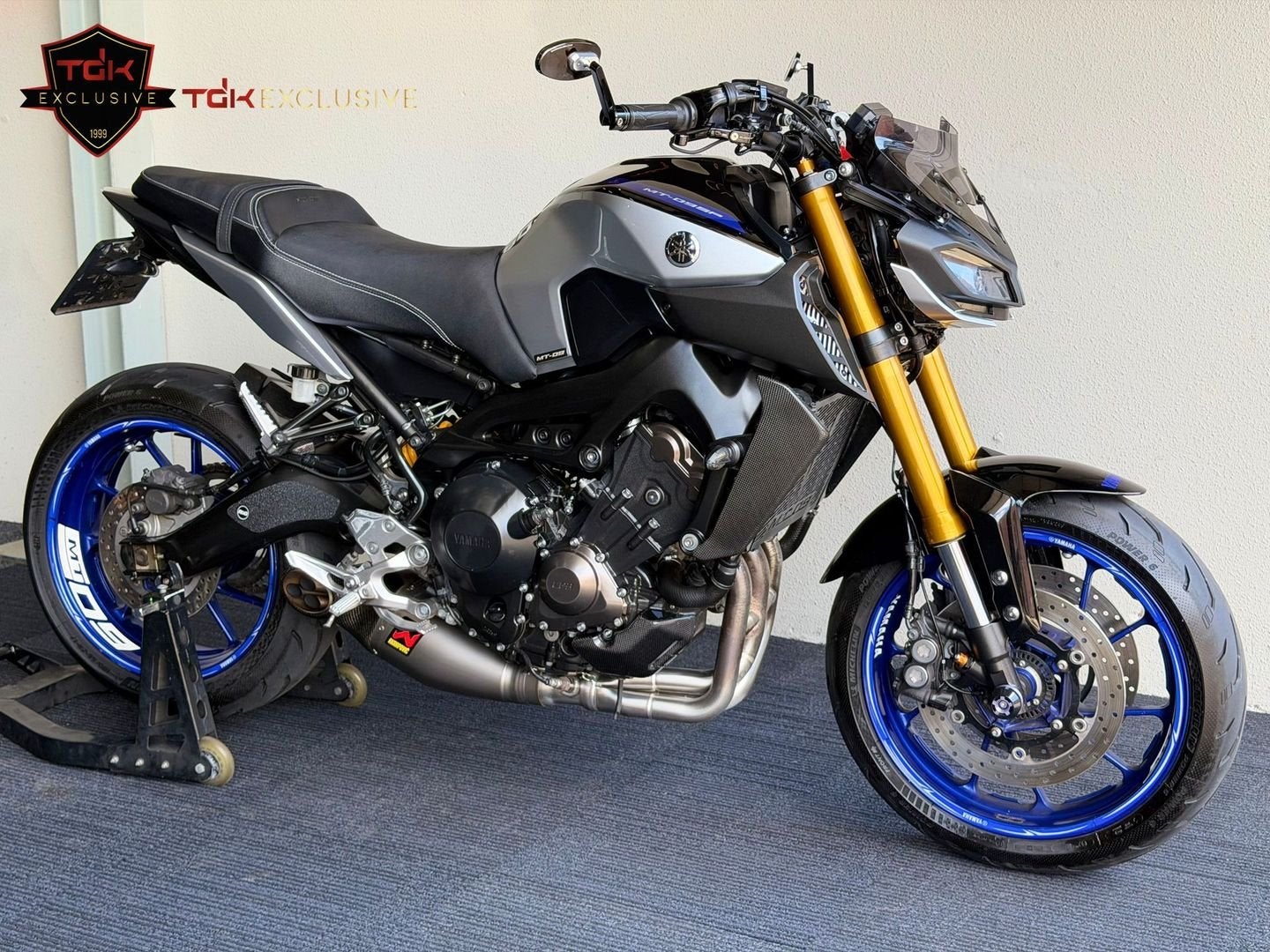 YAMAHA MT-09 SP BOMVOL AKRAPOVIC CARBON MT09 MT 09 07 10, Motorrijbewijs A, Bedrijf, 3 cilinders, Meer dan 35 kW