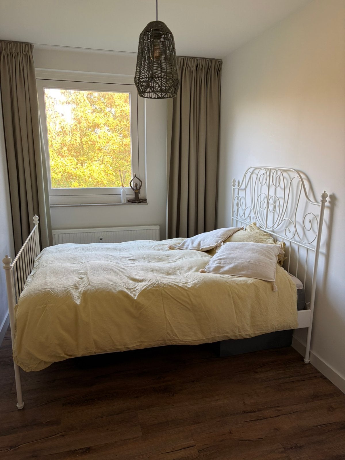 IKEA LEIRVIK bed, white, 140x200 cm, incl. mattress, Ophalen, Zo goed als nieuw, Tweepersoons, 140 cm