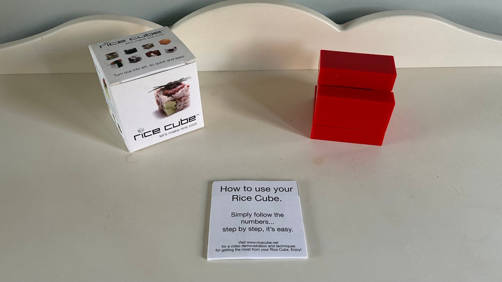 Rice Cube - Sushi Maker - Rijstvormer - Rood, Huis en Inrichting, Overige typen, Kunststof, Ophalen of Verzenden, Zo goed als nieuw