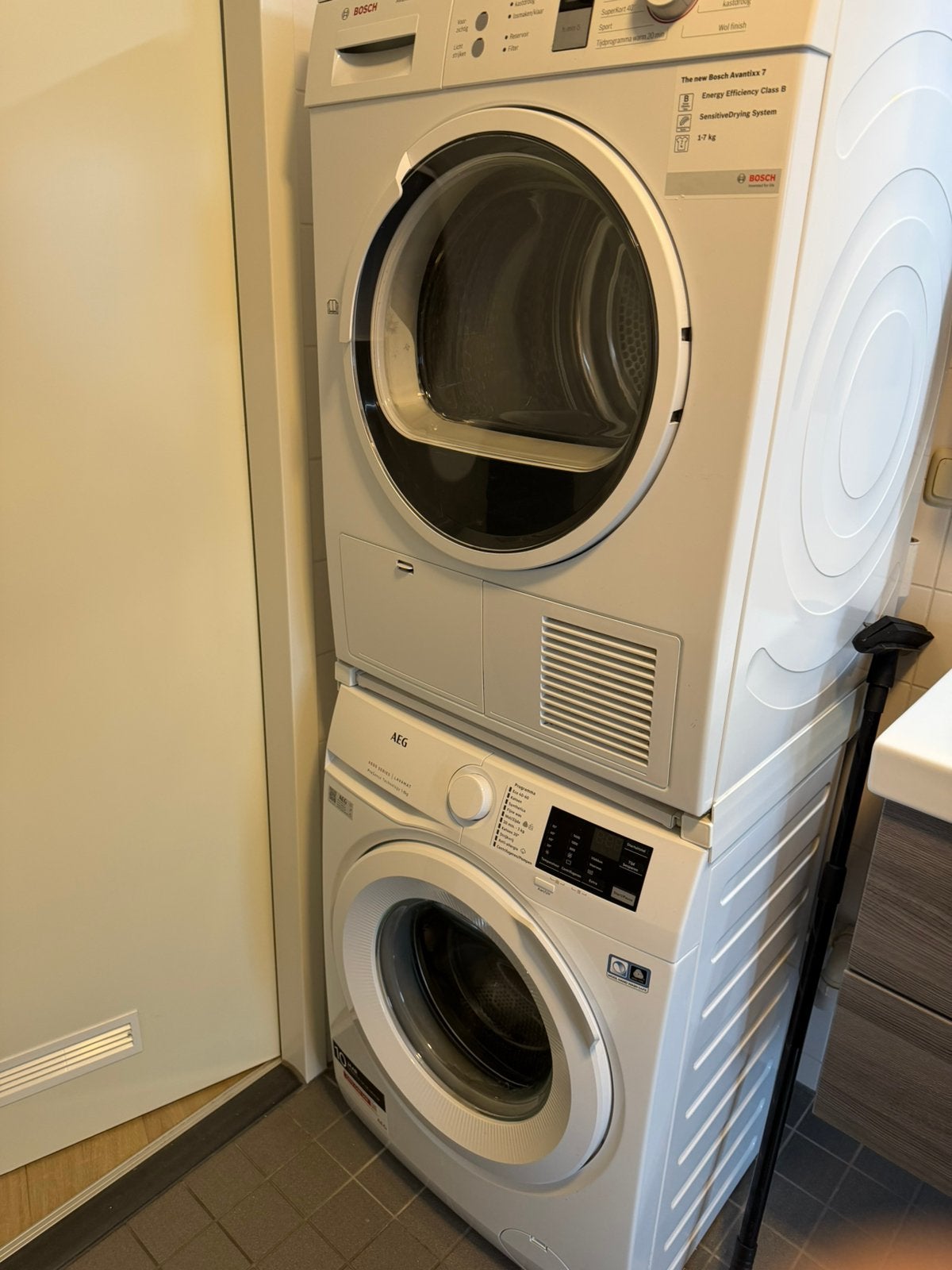 Bosch en AEG wasmachine en droger, Ophalen, Zo goed als nieuw, 85 tot 90 cm, 1200 tot 1600 toeren