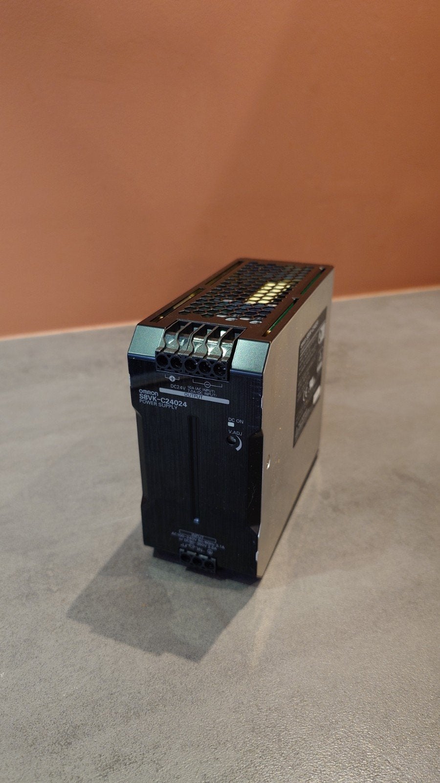 OMRON S8VK-C24024 Voeding 24V 10A, Ophalen of Verzenden, Nieuw